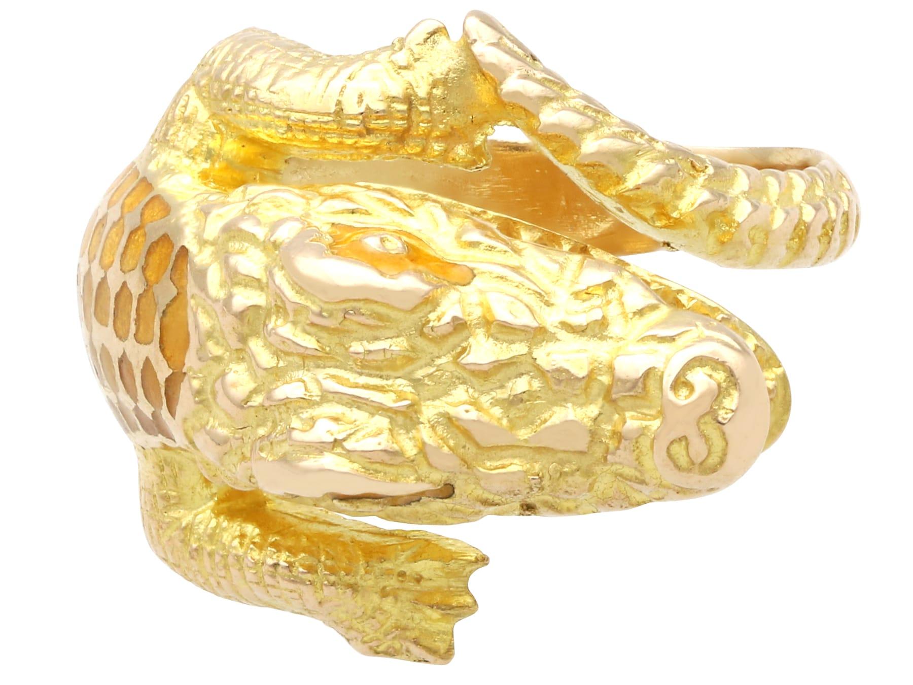 Vintage 18k Yellow Gold and Plique-à-Jour Crocodile Ring For Sale 3
