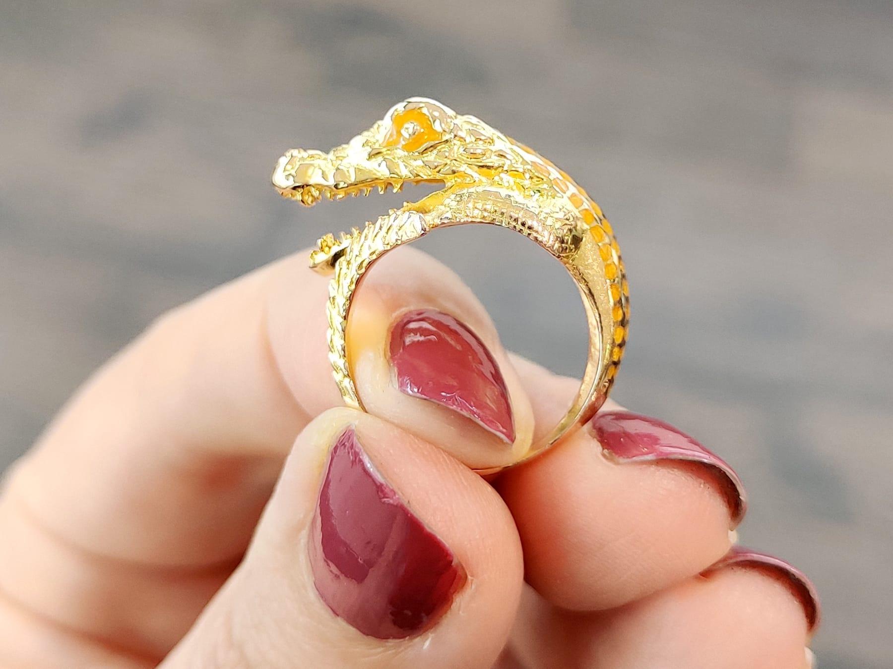 Vintage 18k Yellow Gold and Plique-à-Jour Crocodile Ring For Sale 2