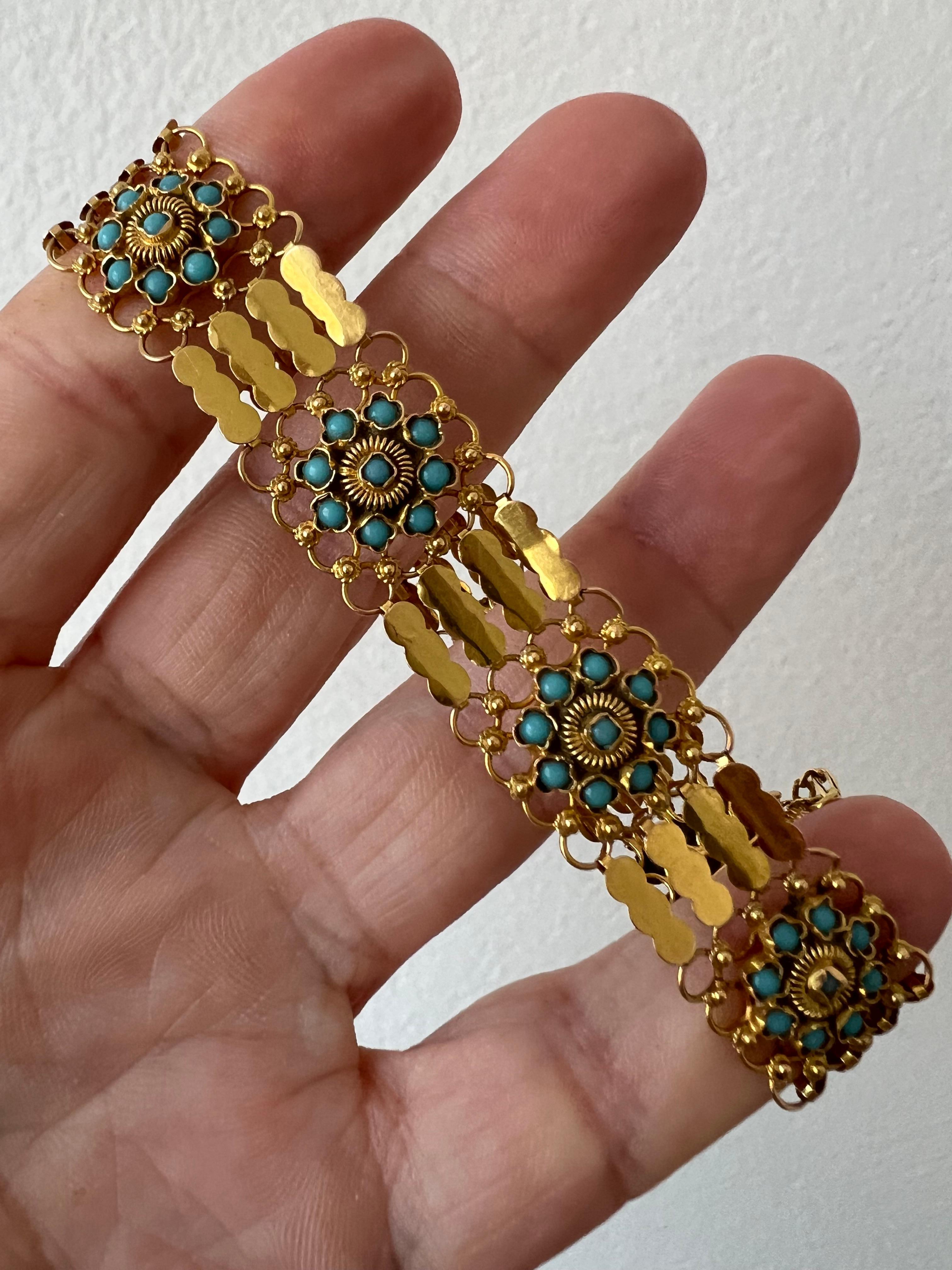 Women's or Men's Vintage 18K Yellow Gold and Turquoise Bracelet. For Sale