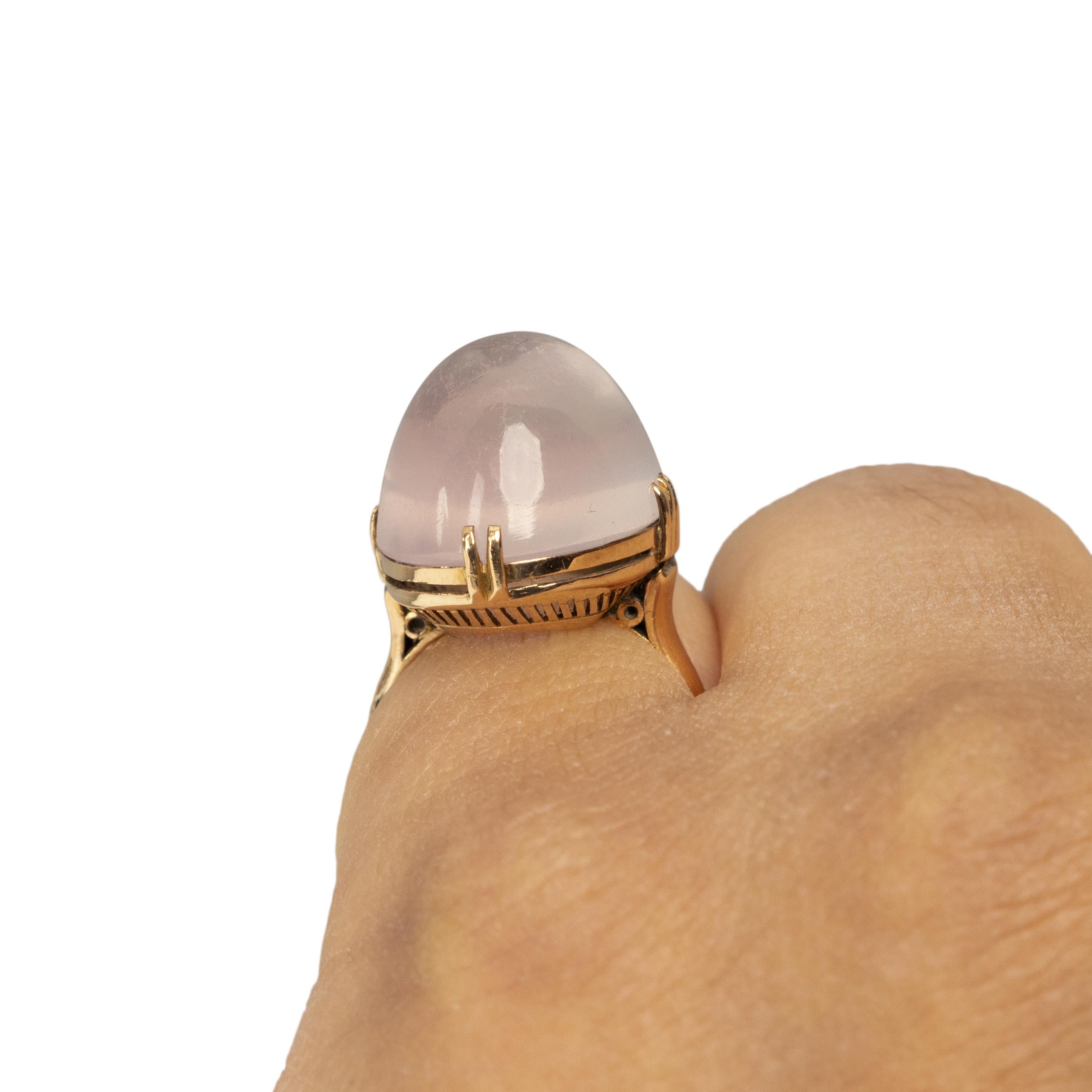Women's or Men's Vintage 18K Yellow Gold Approx. 18.3 Ct Cabochon Lavender Moonstone Fashion Ring