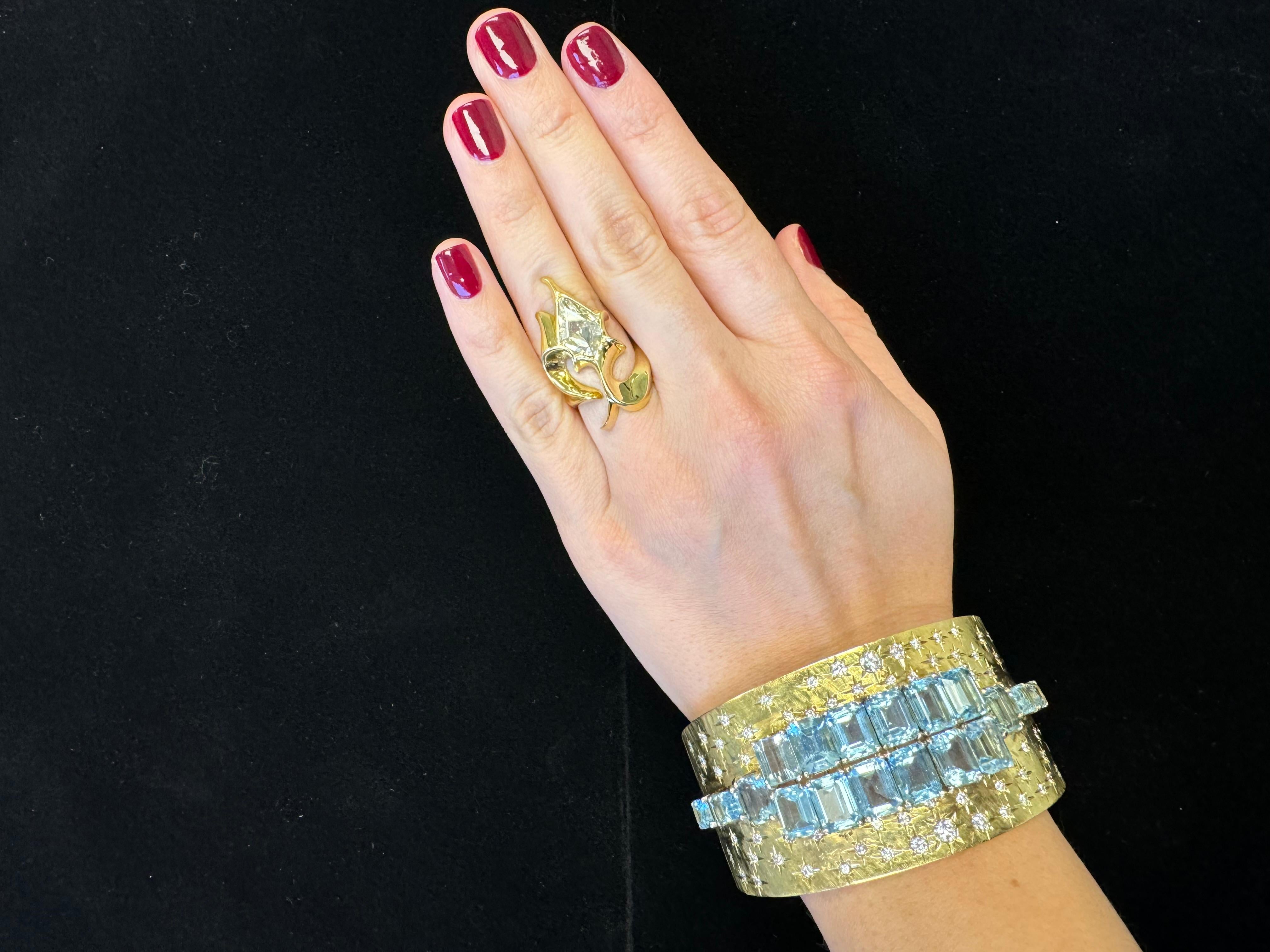 Brazalete ancho vintage de oro amarillo de 18 quilates con aguamarina y diamantes en venta 3