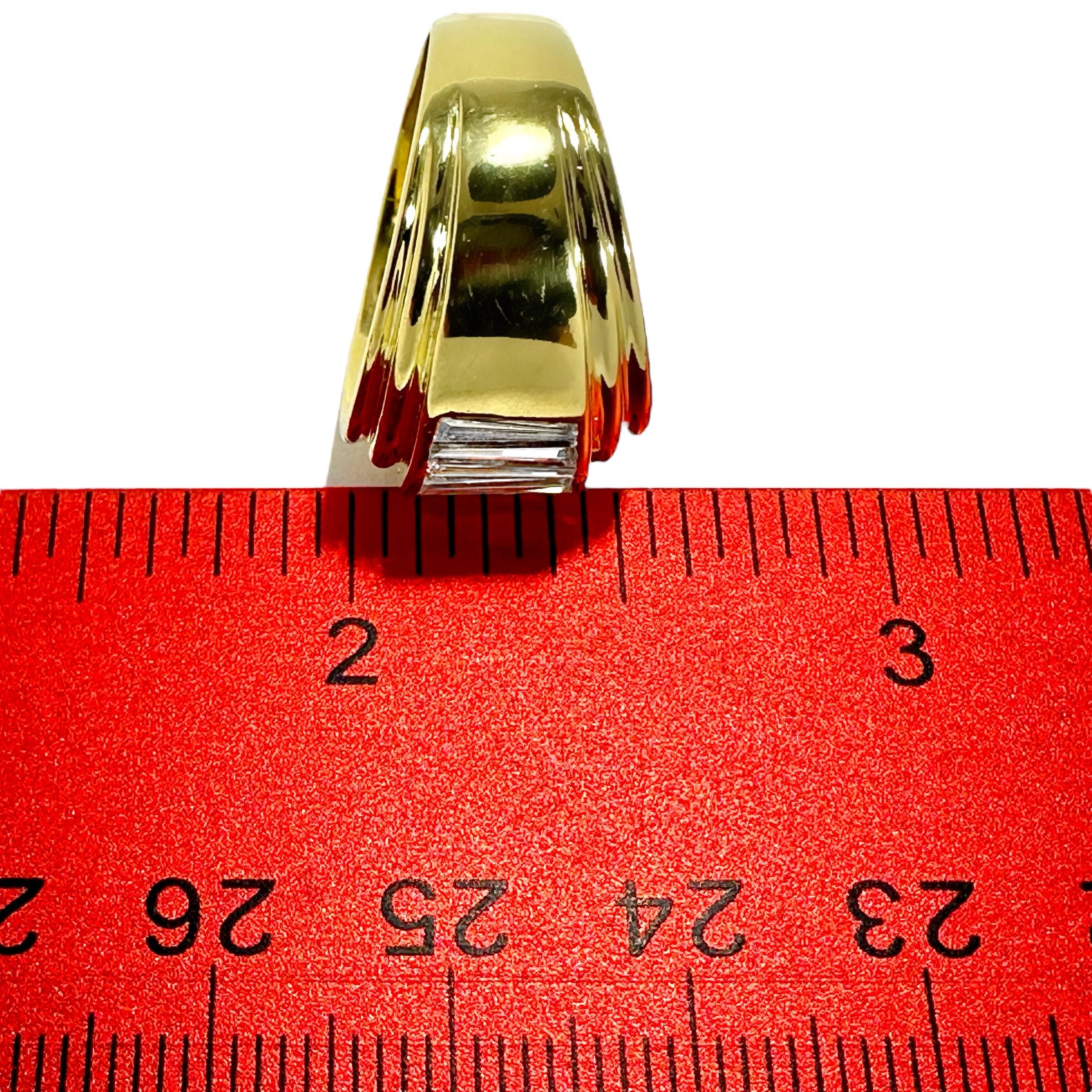 Bracelet vintage en or jaune 18 carats avec de longs diamants baguettes effilés de part en part en vente 3