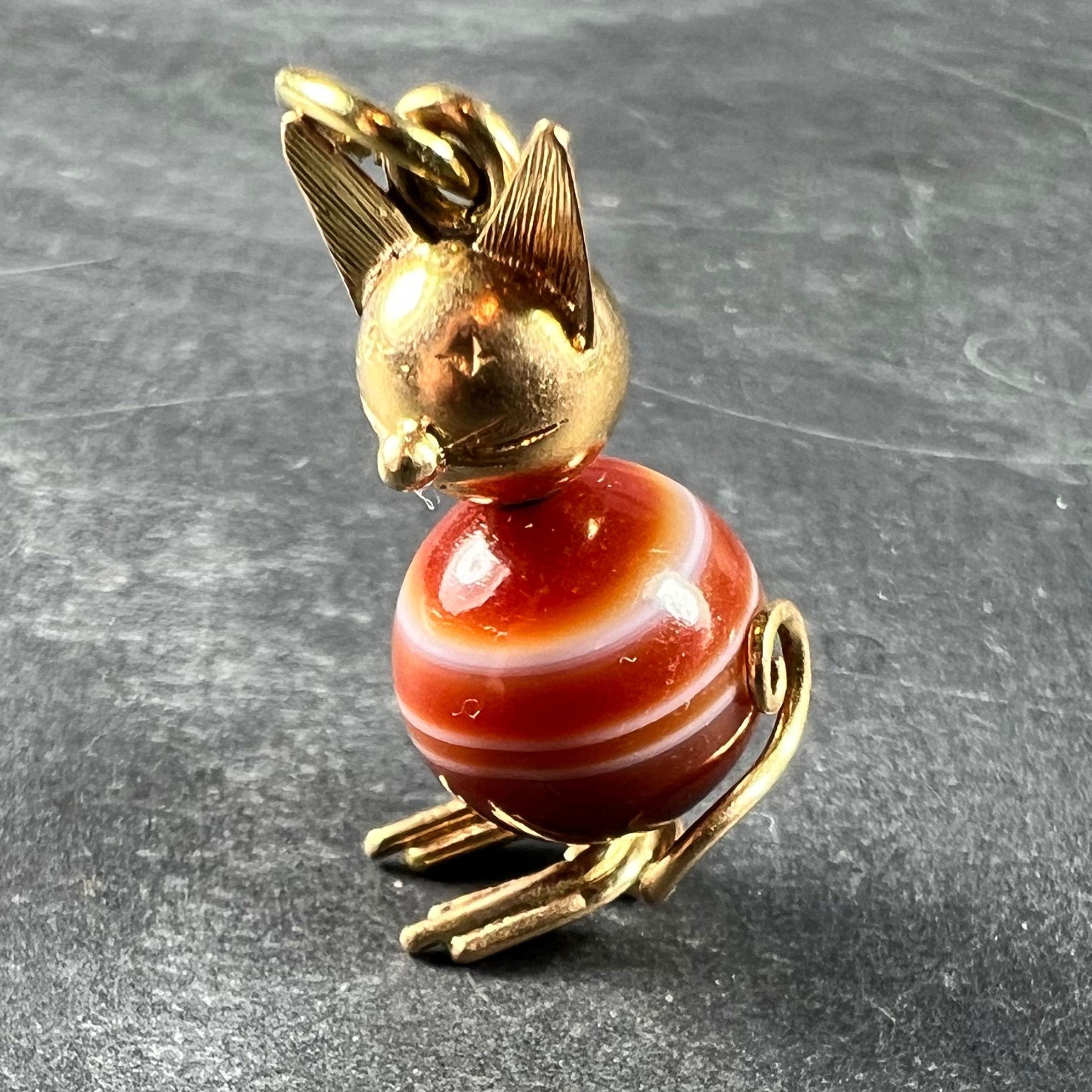 Pendentif vintage en or jaune 18K avec breloques en agate et chat en vente 3