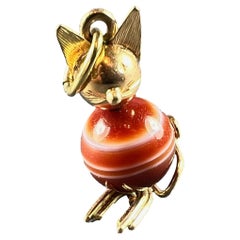 Vintage 18K Yellow Gold Banded Agate Bead Cat Charm Pendant