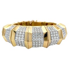Vintage 18K Yellow Gold Bangle Bracelet with 10 Carat Round I-VS Diamonds