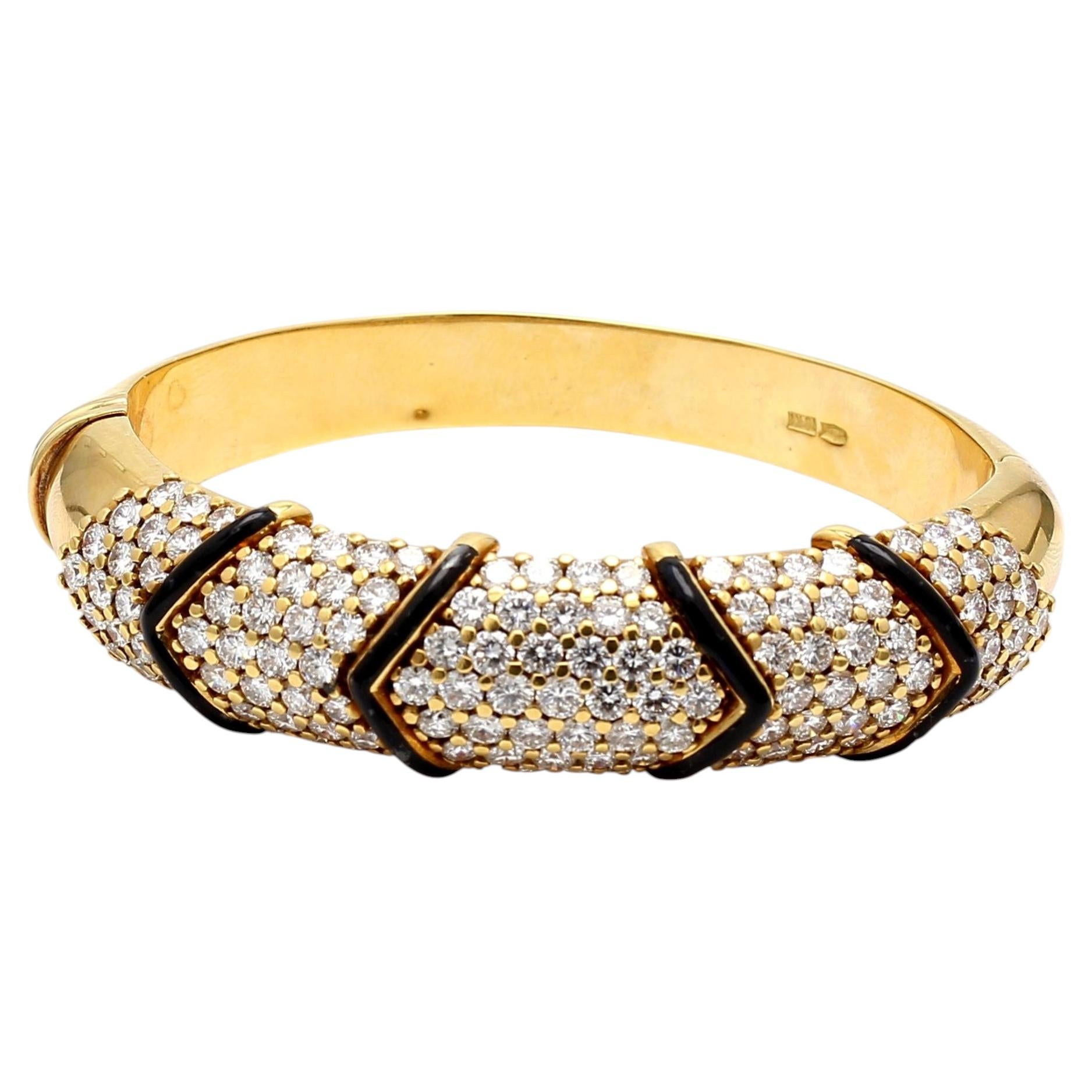 Vintage 18K Yellow Gold Bangle Bracelet with 9 Carat Round H-VS1 Diamonds 6.25in
