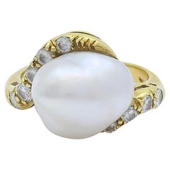 Vintage 18k Yellow Gold Baroque Pearl Diamond Ring