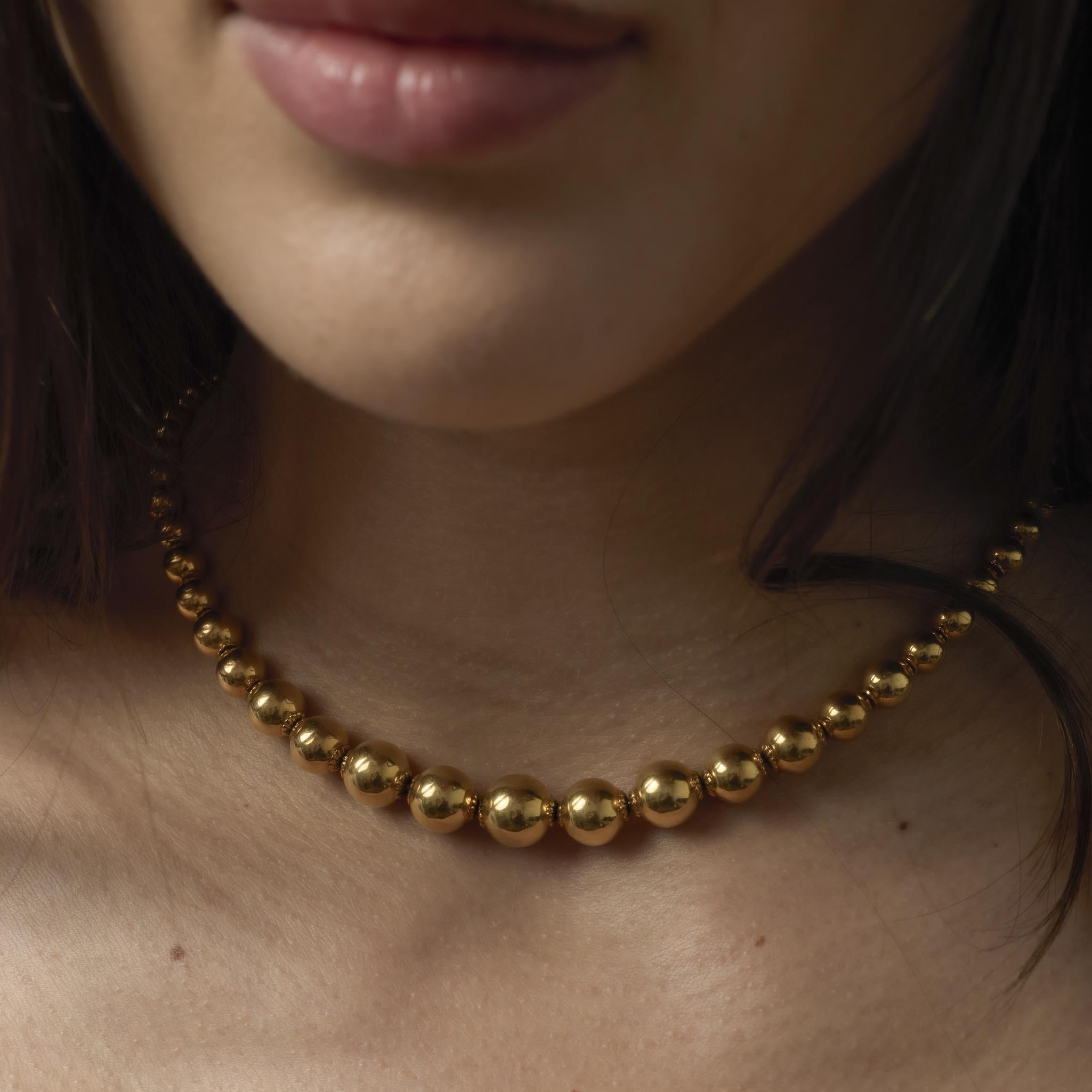 Collana di perline in oro giallo 18 carati vintage In condizioni buone in vendita a Beverly Hills, CA