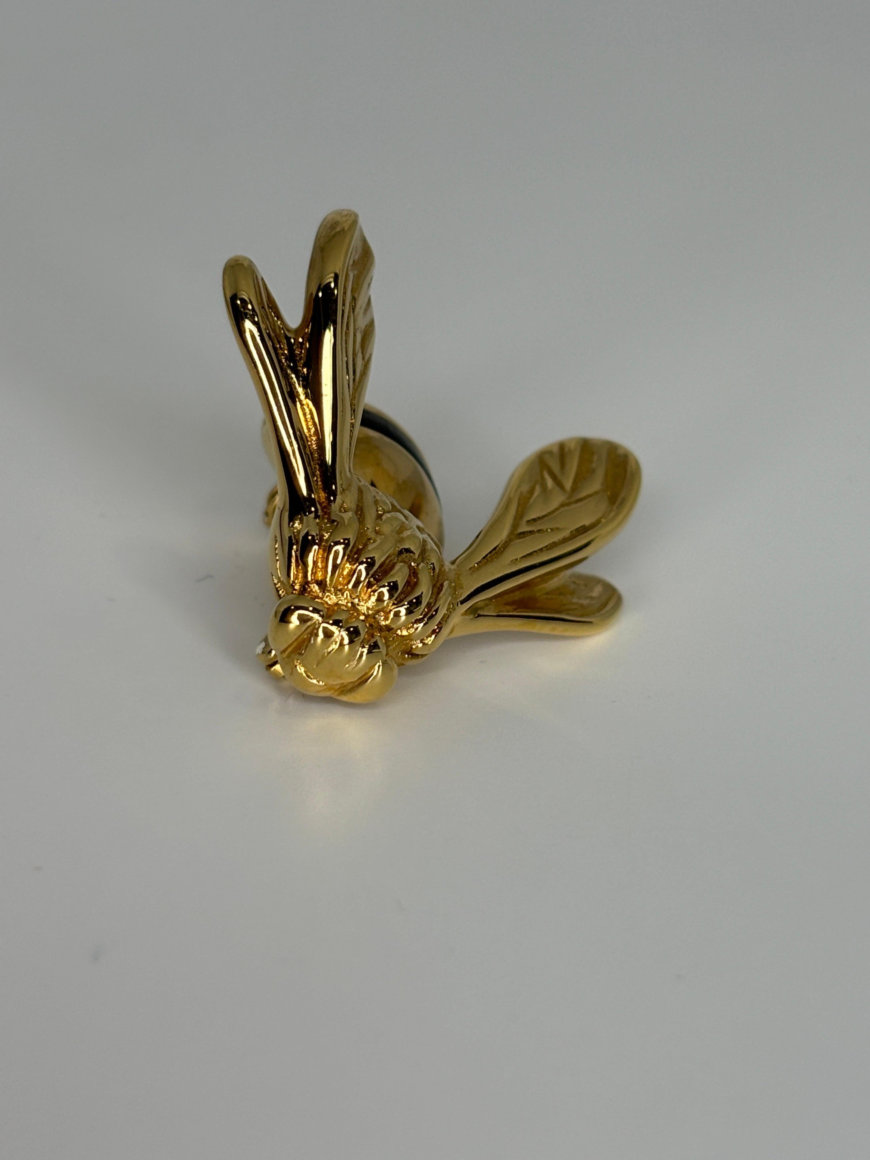 Broche/alfiler abejorro vintage de oro amarillo de 18 quilates y esmalte negro en Bueno estado para la venta en Bernardsville, NJ