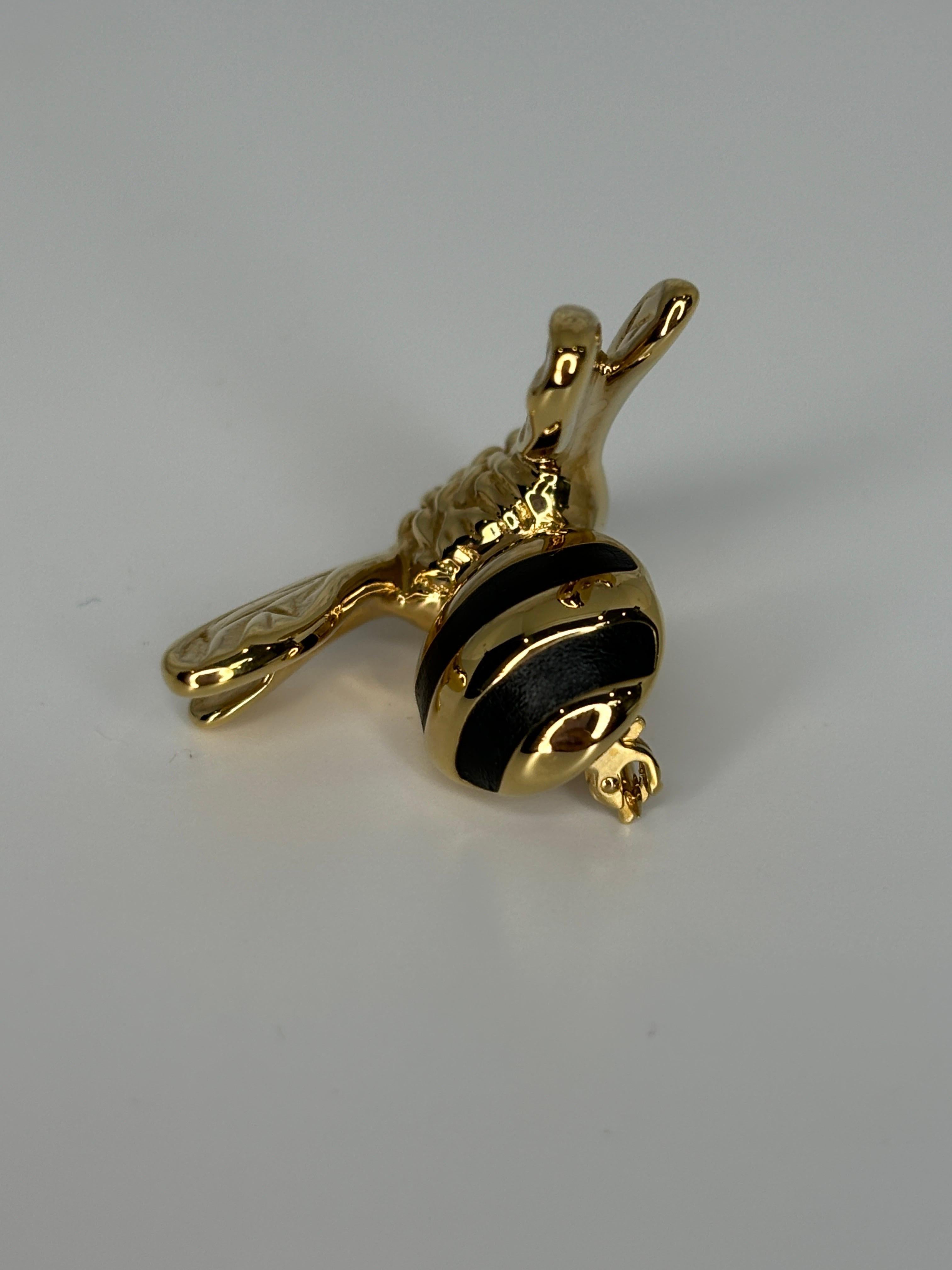 Broche/alfiler abejorro vintage de oro amarillo de 18 quilates y esmalte negro en venta 1