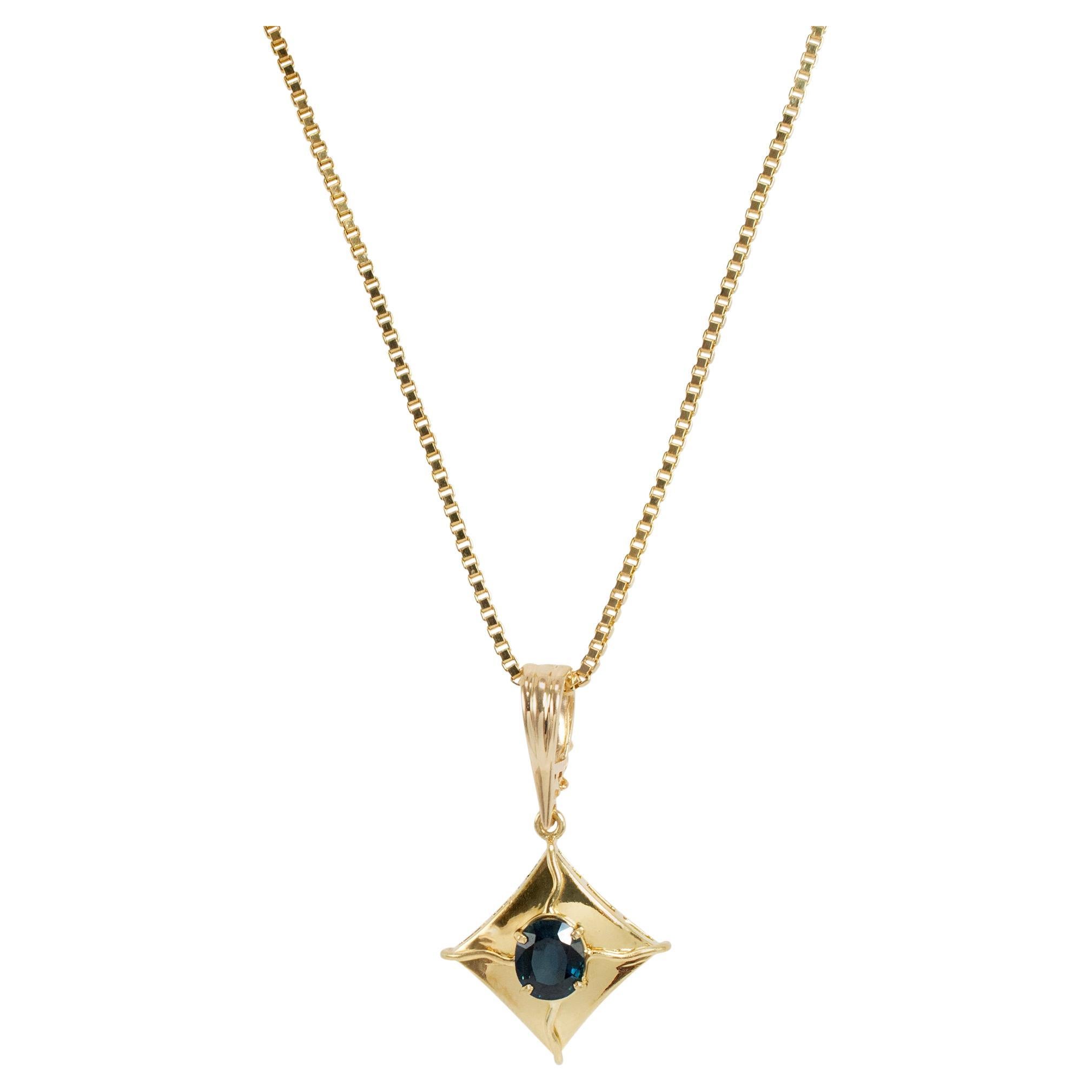 Vintage 18K Yellow Gold Blue Sapphire Triangular Star Pendant Necklace