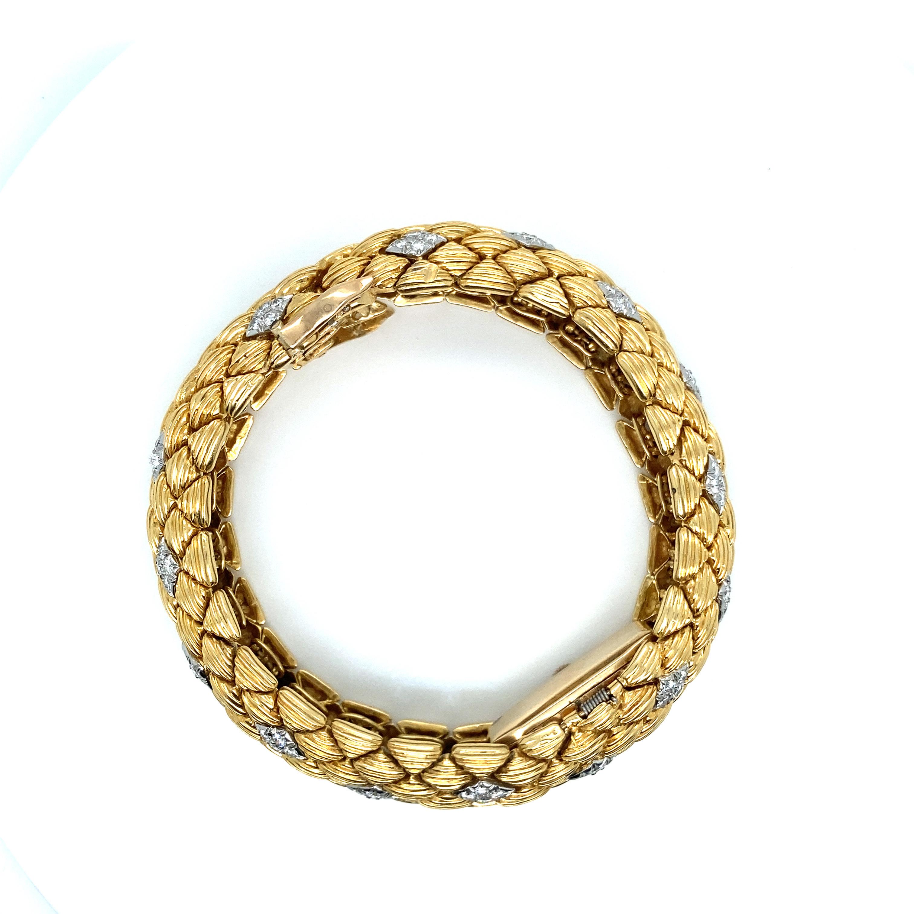 This extraordinary vintage piece is a true masterclass in luxury craftsmanship and design innovation. Handcrafted from heavy 18K yellow gold, the panther-style bracelet features meticulously corrugated links that exude a powerful, textured elegance.