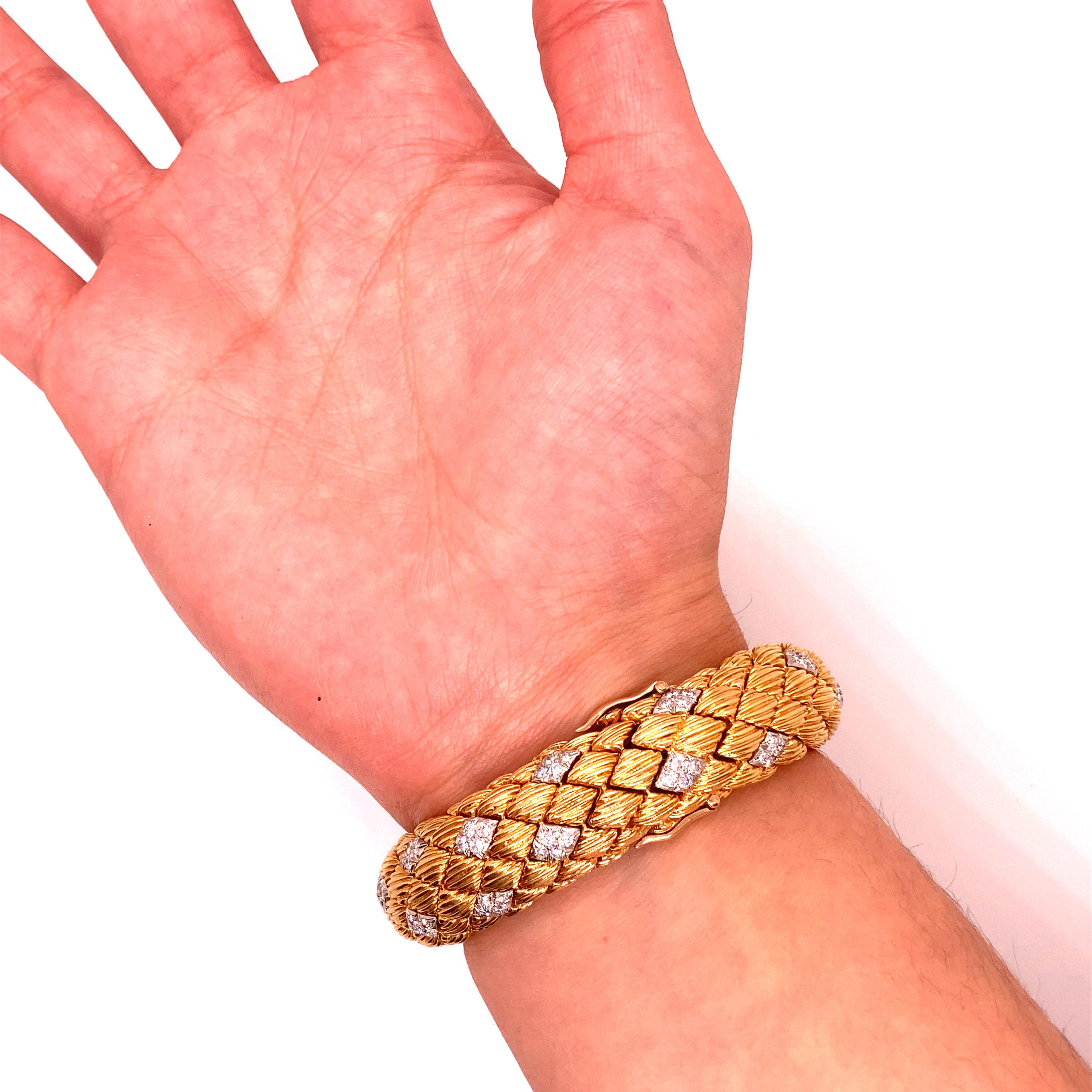 Round Cut Vintage 18k Yellow Gold Bracelet with Diamonds and Peek-A Boo Swiss Geneva Watch For Sale