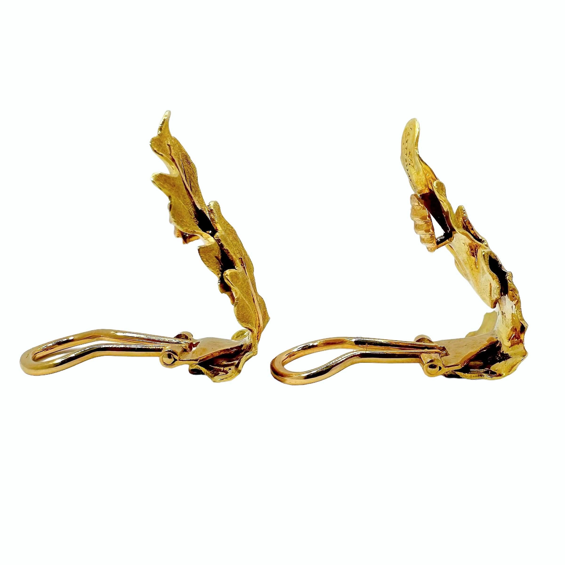 Boucles d'oreilles feuilles Buccellati vintage en or jaune 18 carats de 1 pouce de long par 1/2 pouce de large Pour femmes en vente