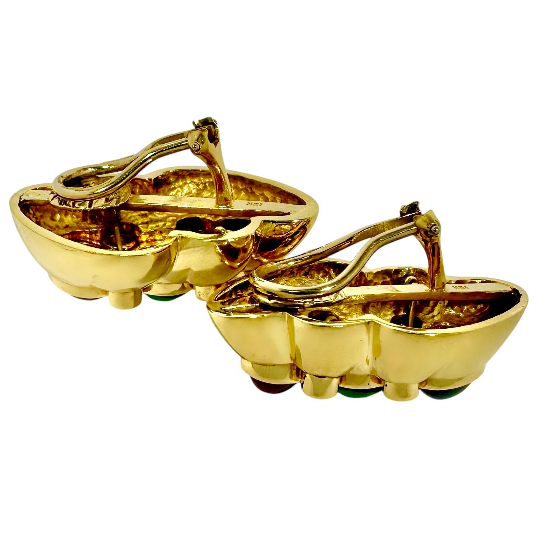 Pendientes vintage de oro amarillo de 18 quilates con cabujón de rubí, esmeralda, zafiro y diamantes Cabujón en venta
