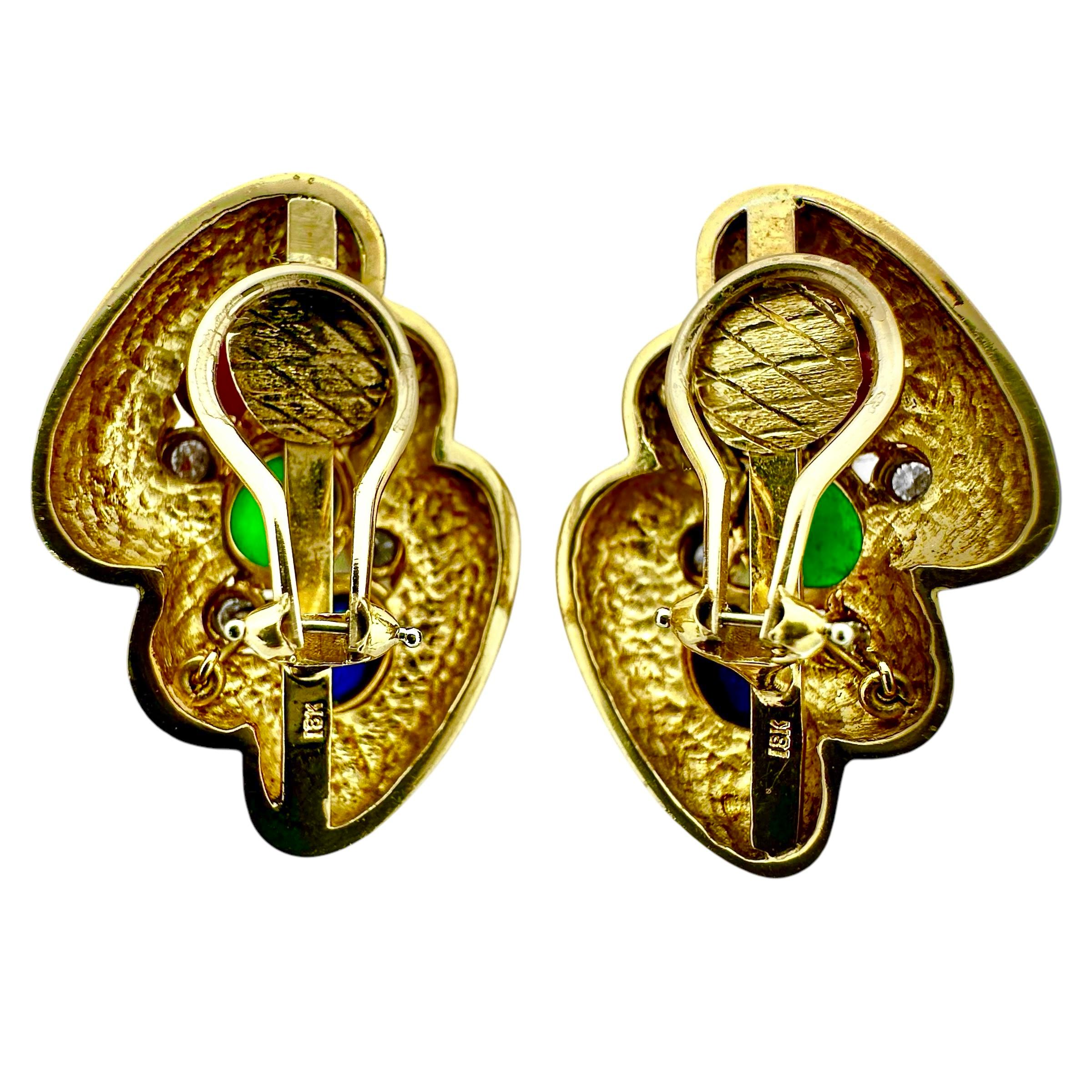 Pendientes vintage de oro amarillo de 18 quilates con cabujón de rubí, esmeralda, zafiro y diamantes en Bueno estado para la venta en Palm Beach, FL