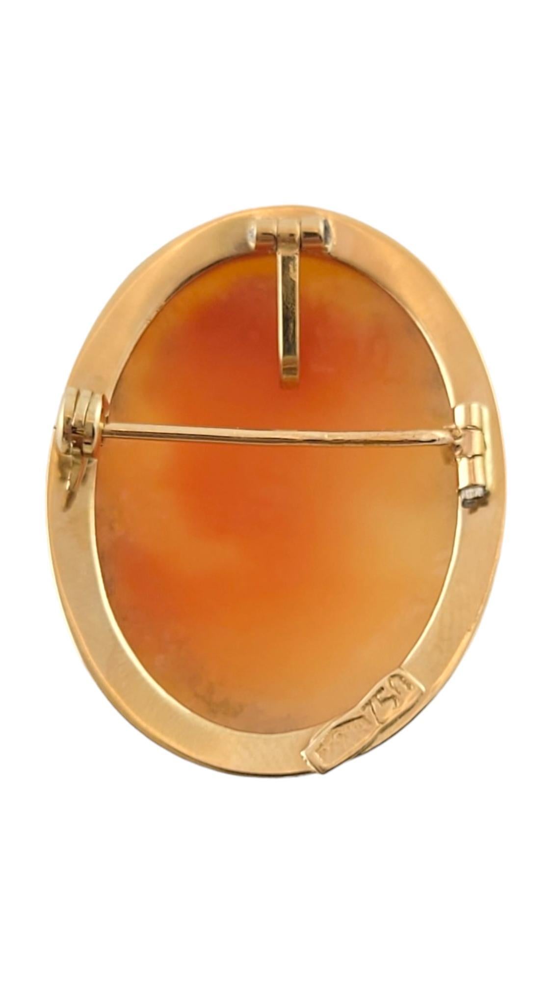 Vintage 18K Yellow Gold Cameo Pendant/Brooch #17373 In Good Condition For Sale In Washington Depot, CT