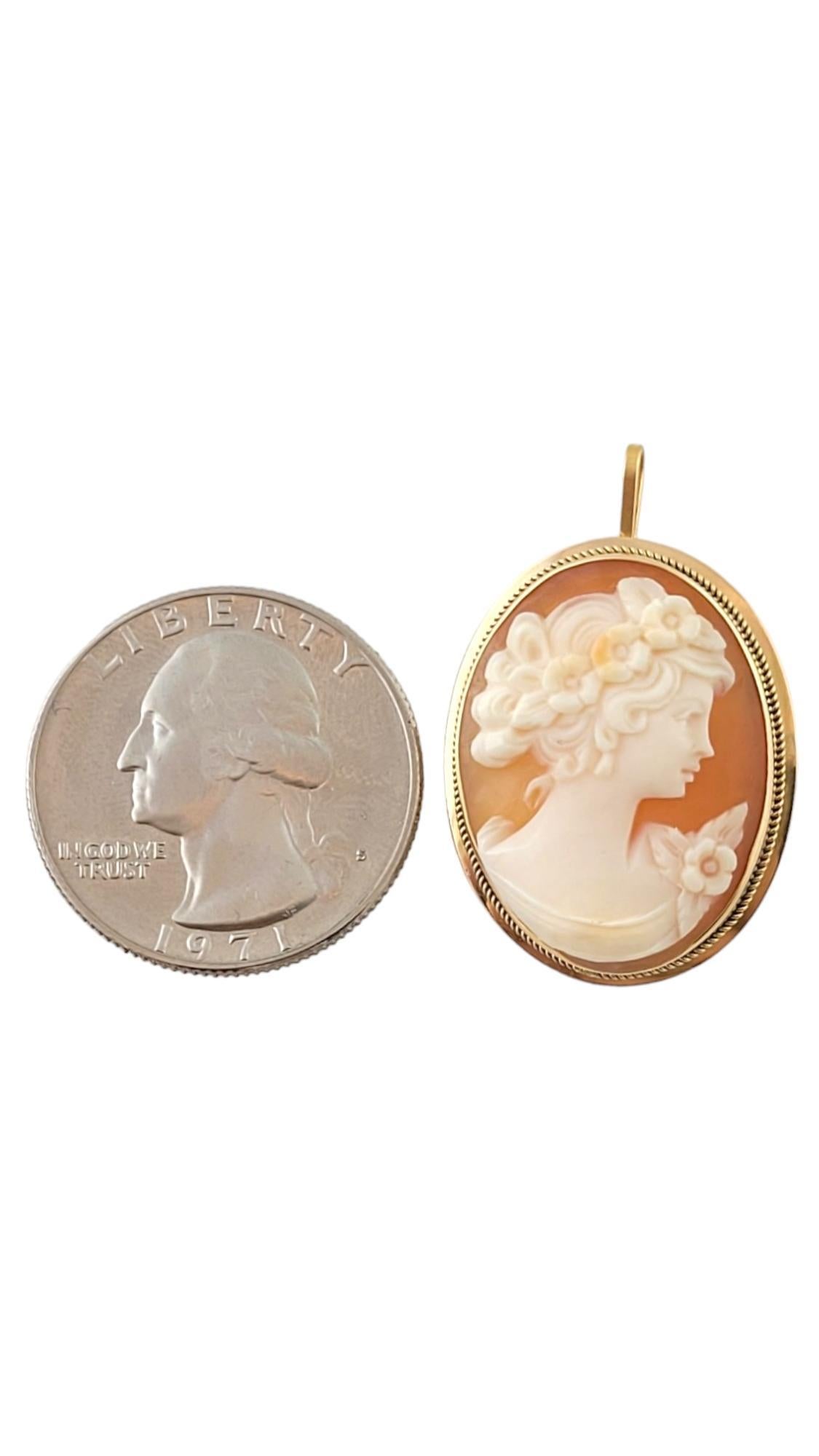 Vintage 18K Yellow Gold Cameo Pendant/Brooch #17373 For Sale 2