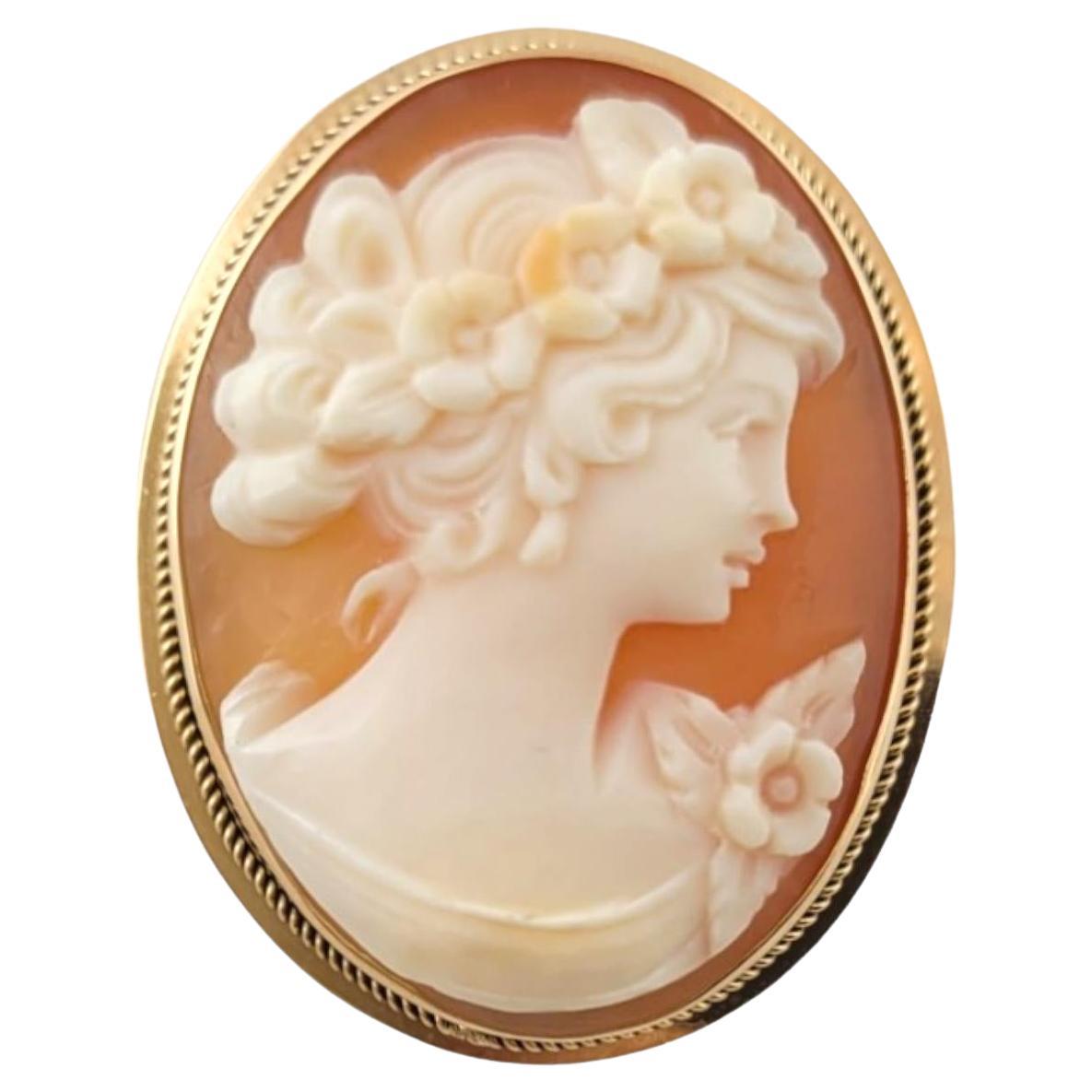 Vintage 18K Yellow Gold Cameo Pendant/Brooch #17373 For Sale