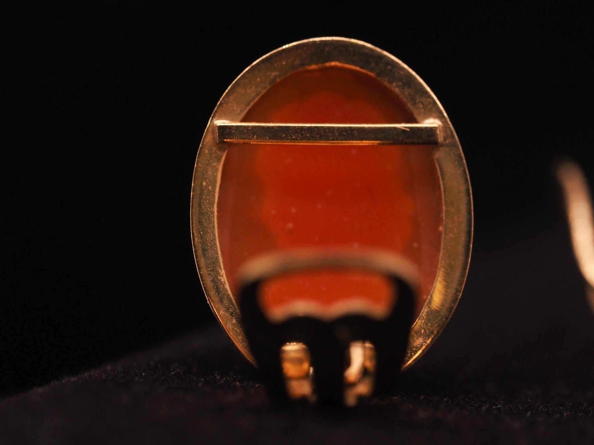 Vintage 18K Yellow Gold Camero Earrings In Good Condition For Sale In Hicksville, NY