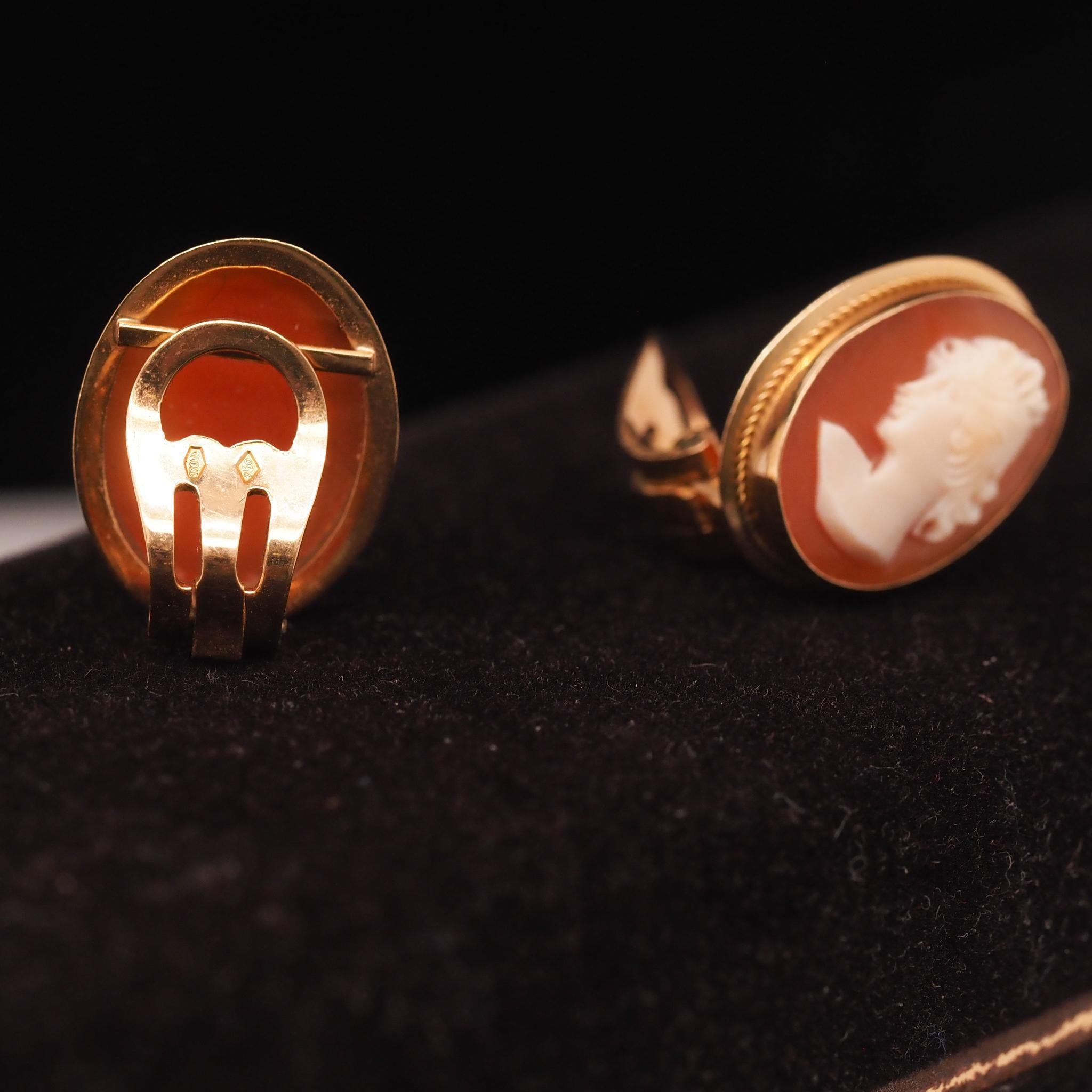 Women's Vintage 18K Yellow Gold Camero Earrings For Sale