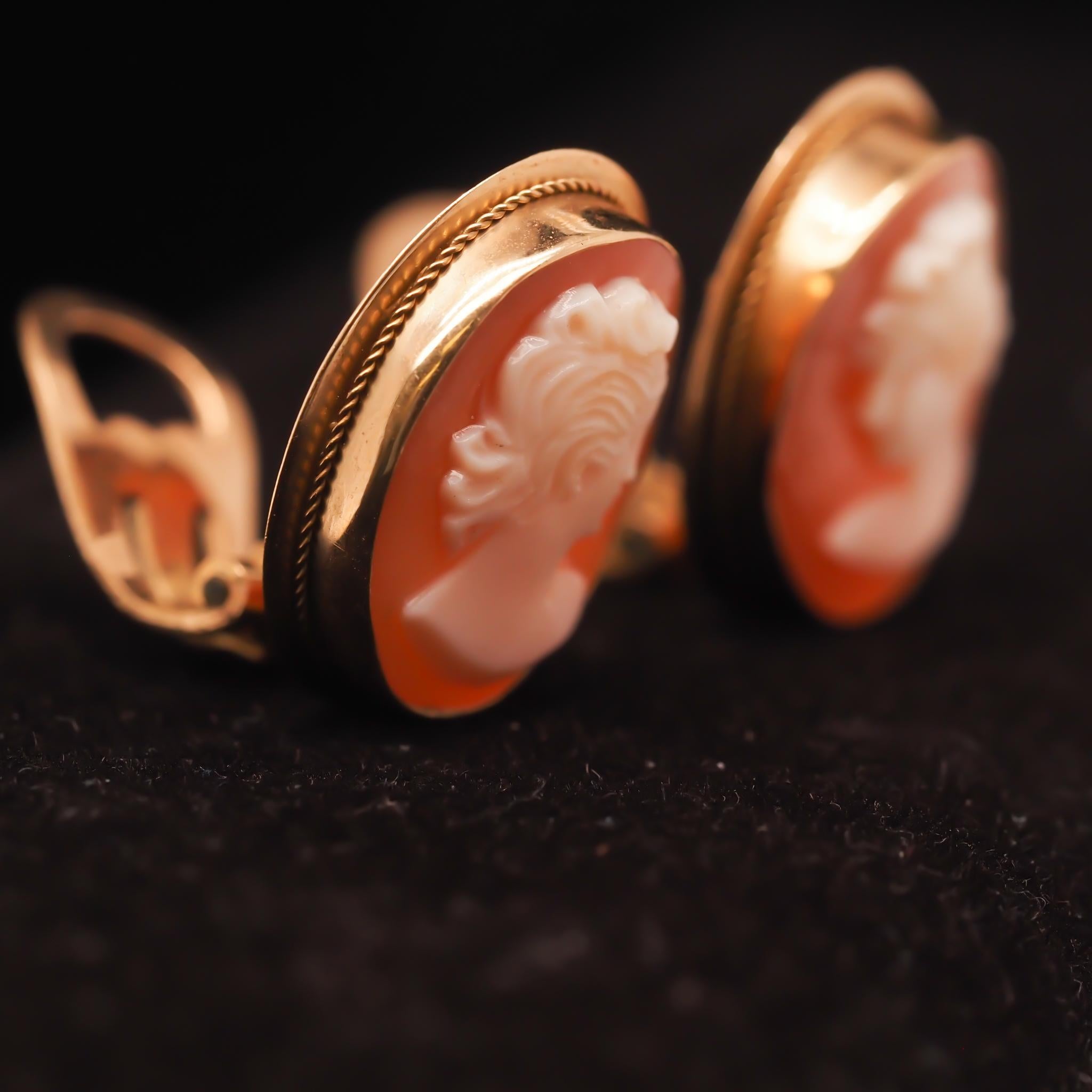 Vintage 18K Yellow Gold Camero Earrings For Sale 2