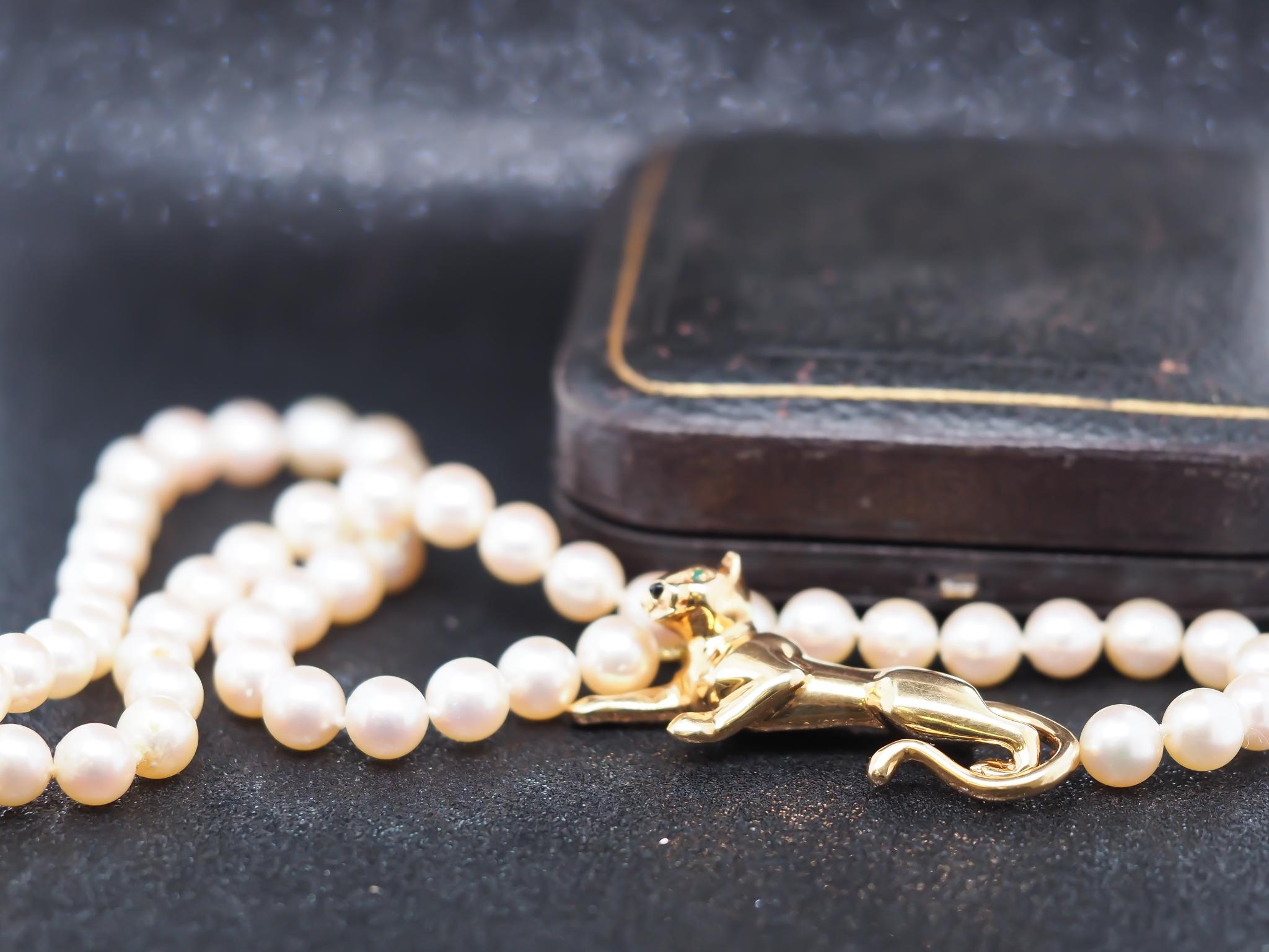 Women's Vintage 18K Yellow Gold Cartier Panthere Emerald and Pearl Necklace For Sale