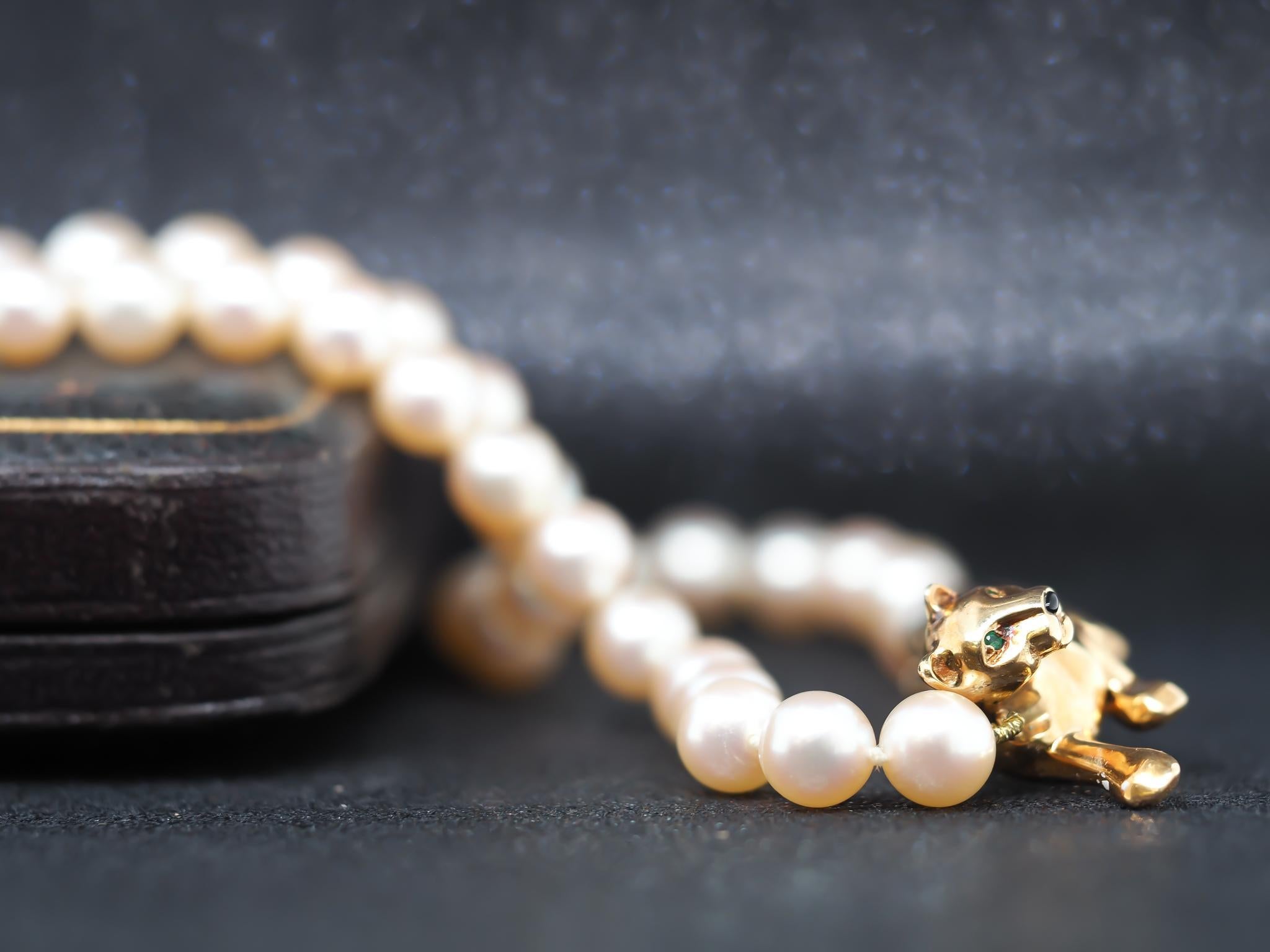 Vintage 18K Yellow Gold Cartier Panthere Emerald and Pearl Necklace For Sale 5