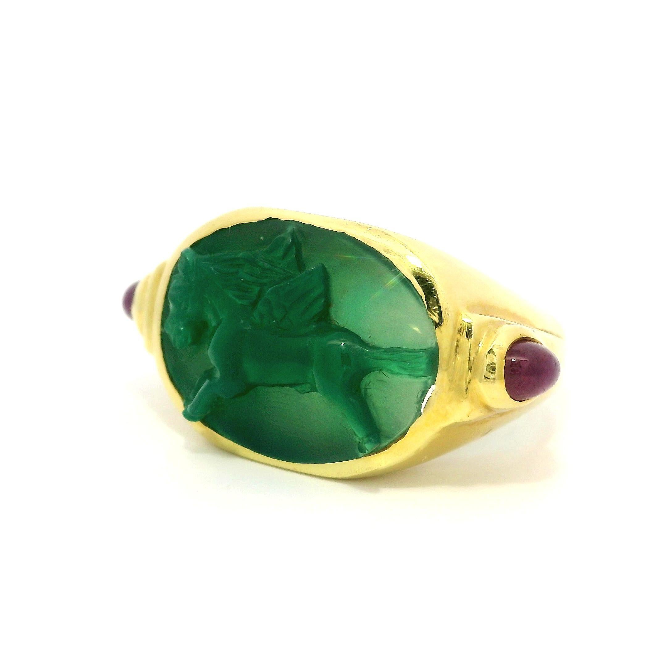 Vintage 18k Gelbgold geschnitzt Kamee Lünette Einhorn Chalcedon & Rubin Ring im Angebot 6