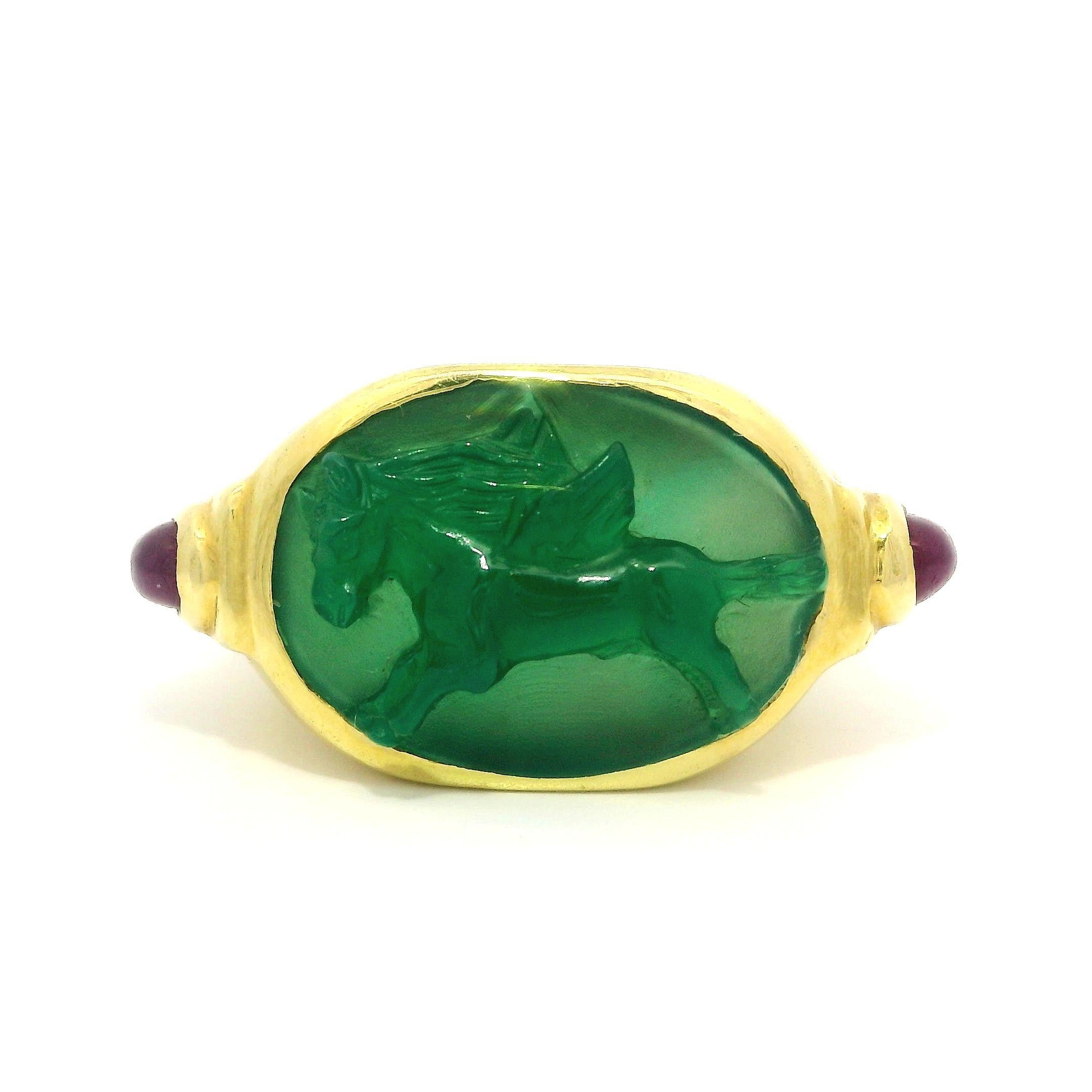 Vintage 18k Yellow Gold Carved Cameo Bezel Unicorn Chalcedony & Ruby Ring