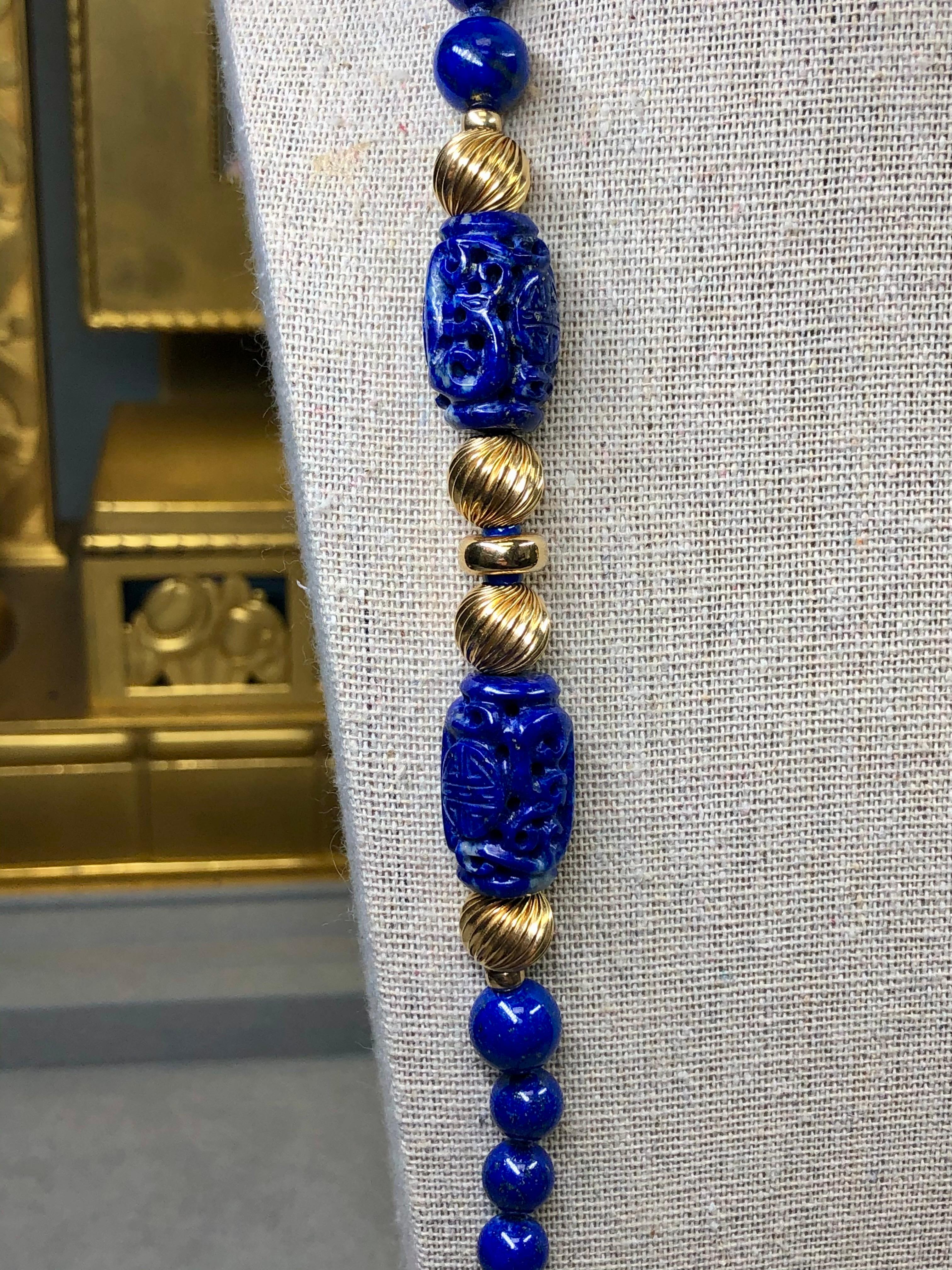 Retro Vintage 18K Yellow Gold Carved Lapis Barrel Sphere Opera Length Necklace 32” For Sale