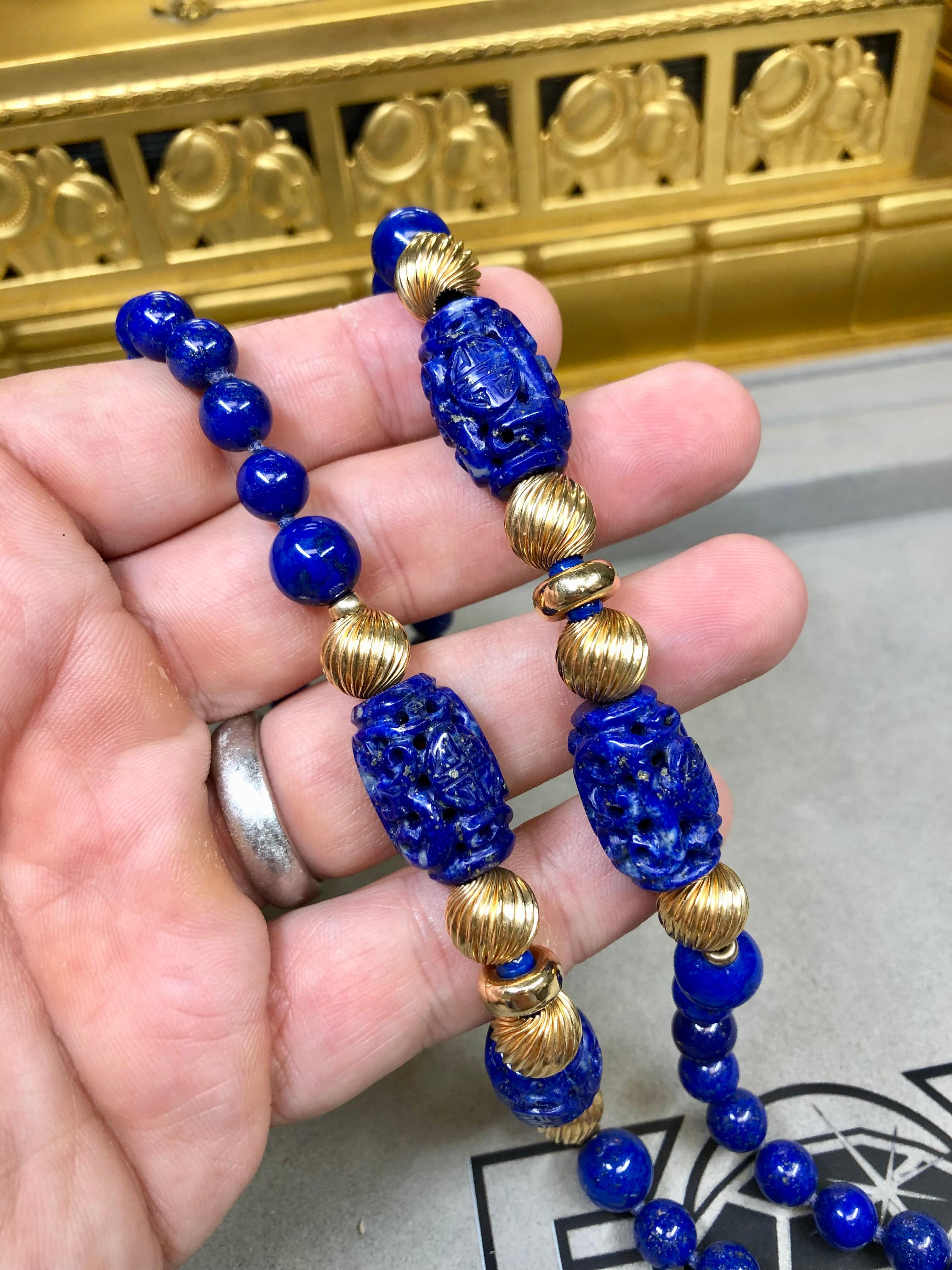 Vintage 18K Yellow Gold Carved Lapis Barrel Sphere Opera Length Necklace 32” In Good Condition For Sale In Winter Springs, FL
