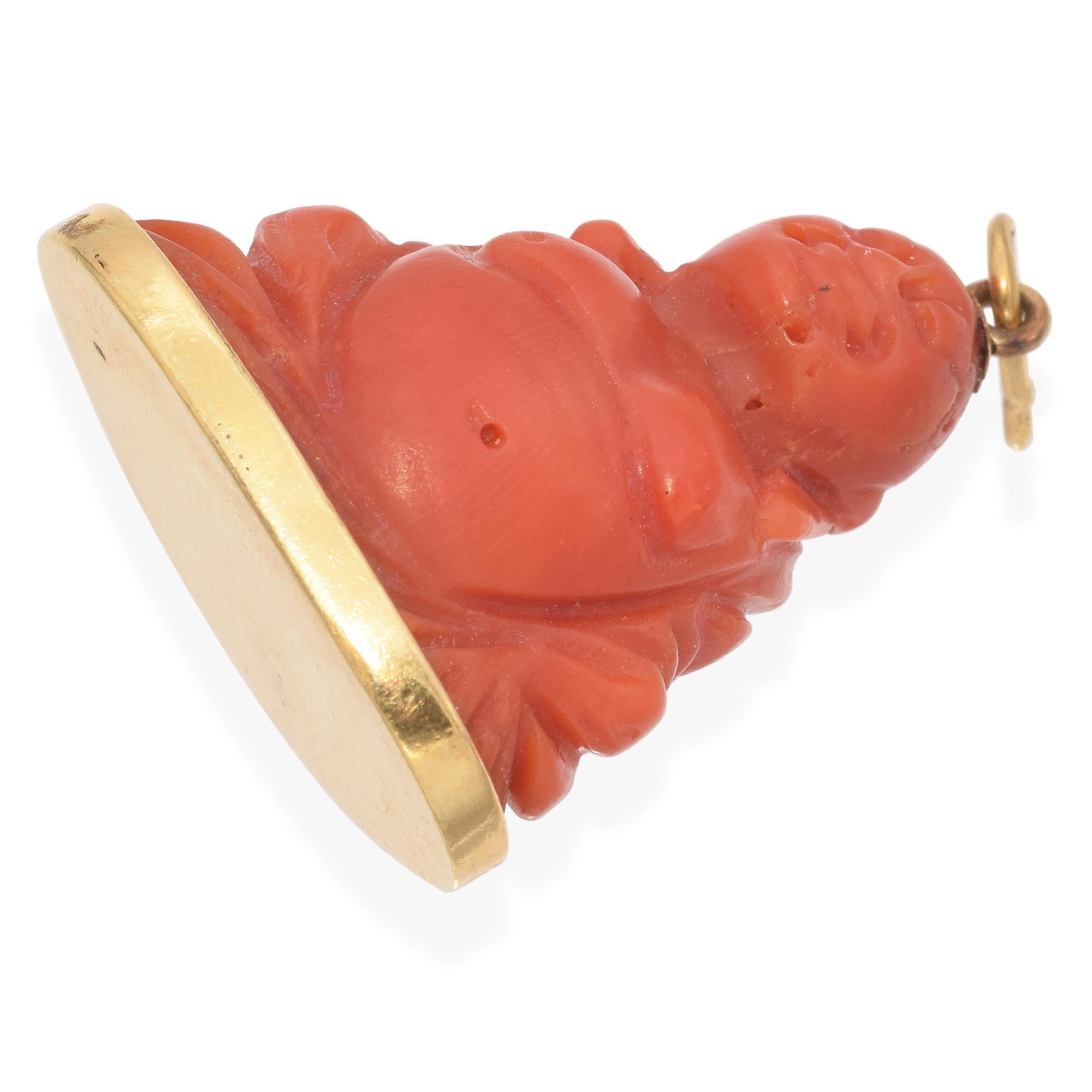 18 Karat Gelbgold geschnitzter roter Koralle glänzender Buddha 3D-Anhänger Damen im Angebot