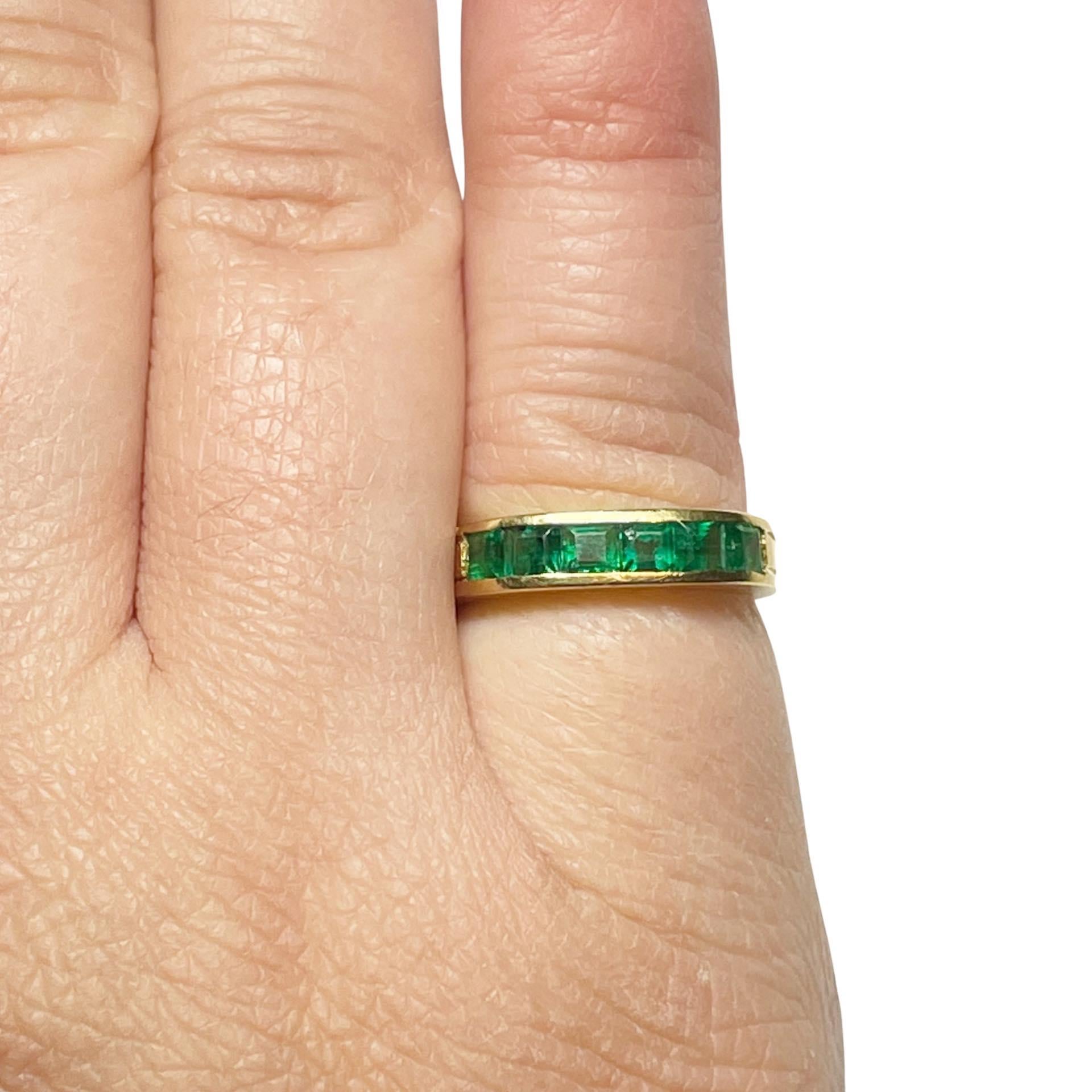 French Cut Vintage 18K Yellow Gold Channel Set Green Emerald Gemstone Wedding Band Ring