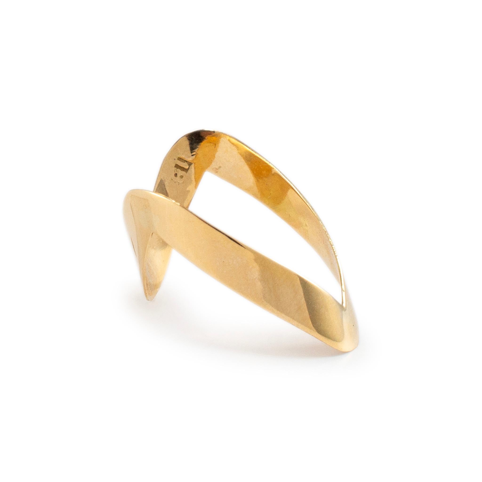 Gender: Unisex

Metal Type: 18K Yellow Gold

Ring Size: 7

Height: 25.50 mm

Width: 4.50 mm

Weight: 1.88 grams

18K Yellow Gold vintage band. The metal was tested and determined to be 18K yellow gold. Engraved with 