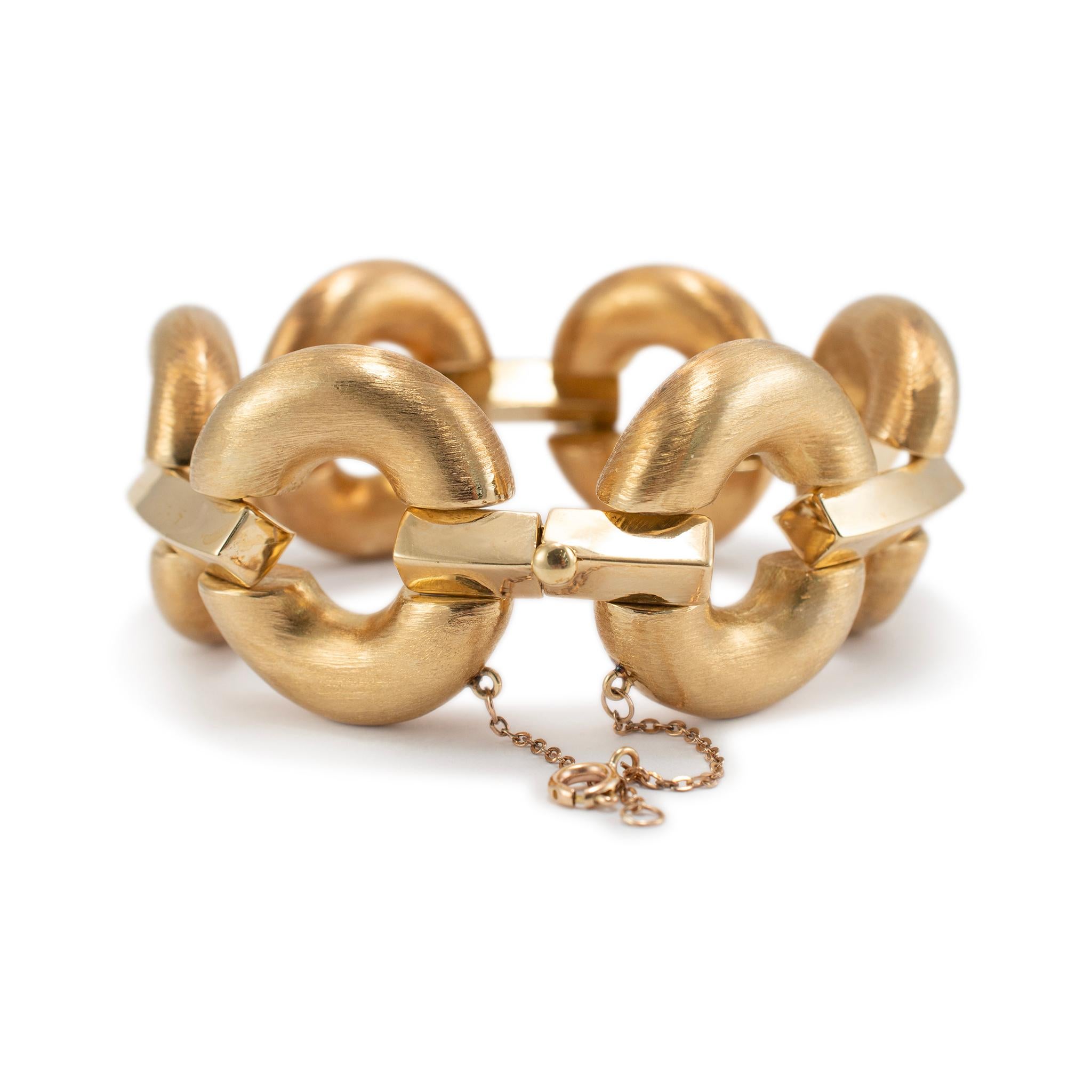 Geschlecht: Damen

Metall Typ: 18K Gelbgold 

Länge: 7,00 Zoll 

Breite: 34,00 mm

Gewicht: 69,05 Gramm

Damen maßgeschneiderte gebürstet und poliert 18K Gelbgold Vintage Link Armband. Das Metall wurde getestet und es wurde festgestellt, dass es