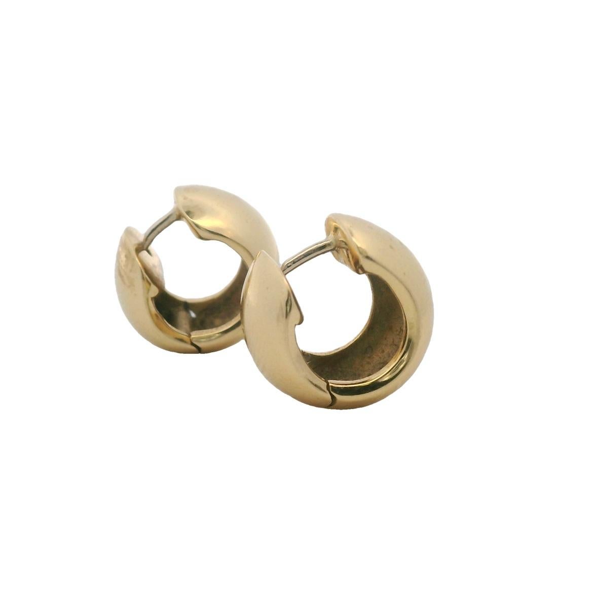 Vintage 18k Yellow Gold Classic Chunky Huggie Hoop Earrings For Sale 2
