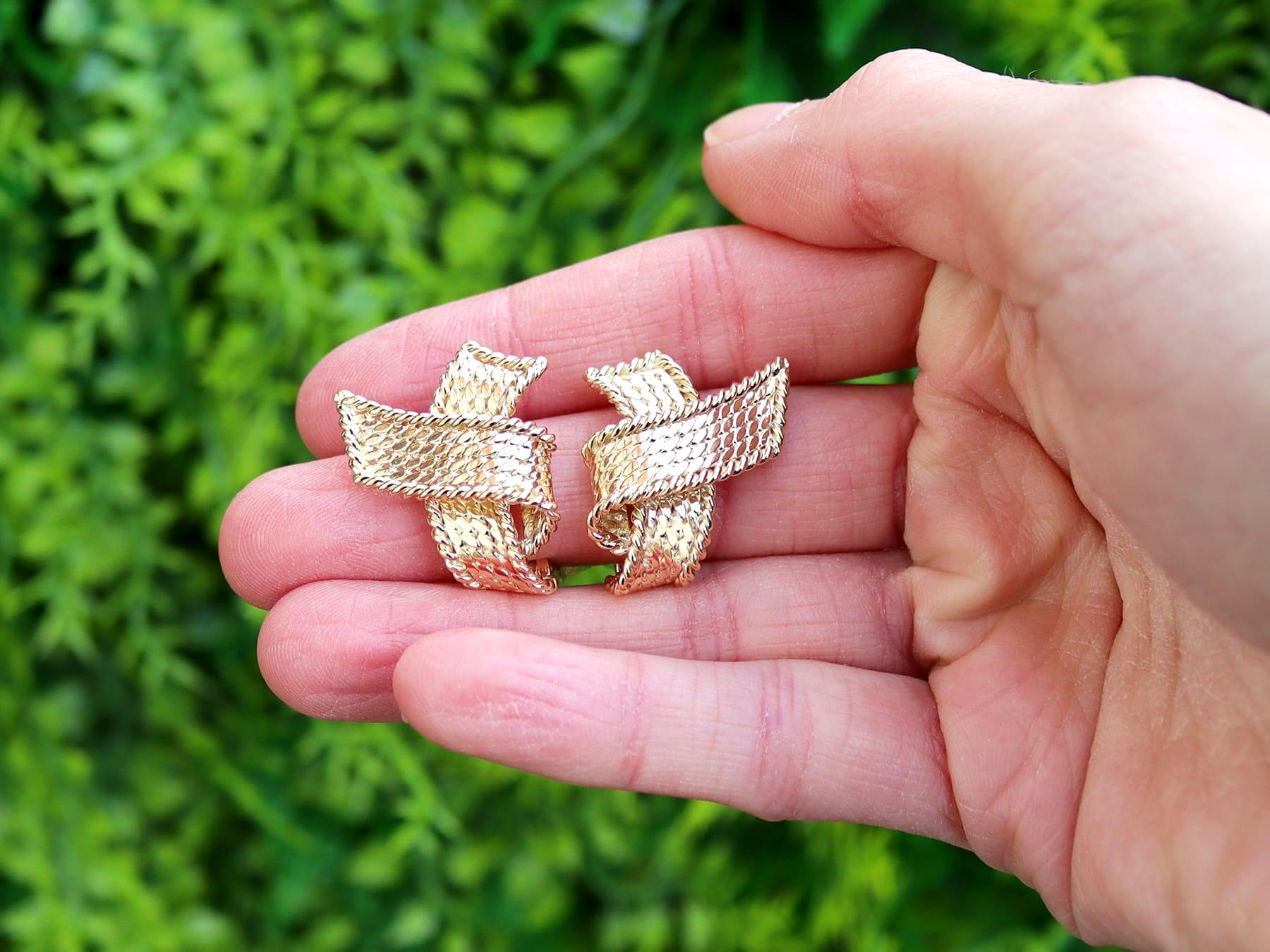 Ein außergewöhnliches, feines und beeindruckendes Paar französischer Vintage-Ohrringe aus 18 Karat Gelbgold von Mauboussin; Teil unserer verschiedenen Vintage-Ohrring-Kollektionen aus Gold.

Diese außergewöhnlichen, feinen und beeindruckenden