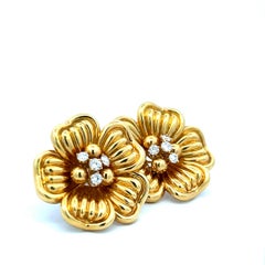 Vintage 18K Yellow Gold Clip On Earrings with 1 Carat Round H-VS Diamonds