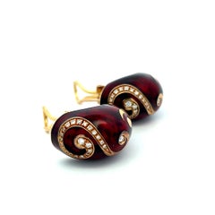 Vintage 18K Yellow Gold Clip On Earrings with 1 Carat Round H VS Diamonds
