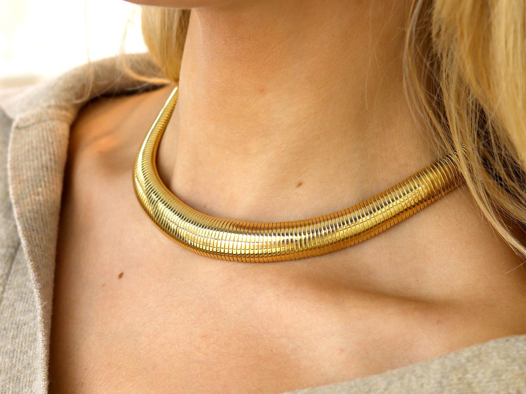 Collier à collerettes vintage en or jaune 18k Circa Vintage 1950 Excellent état - En vente à Jesmond, Newcastle Upon Tyne