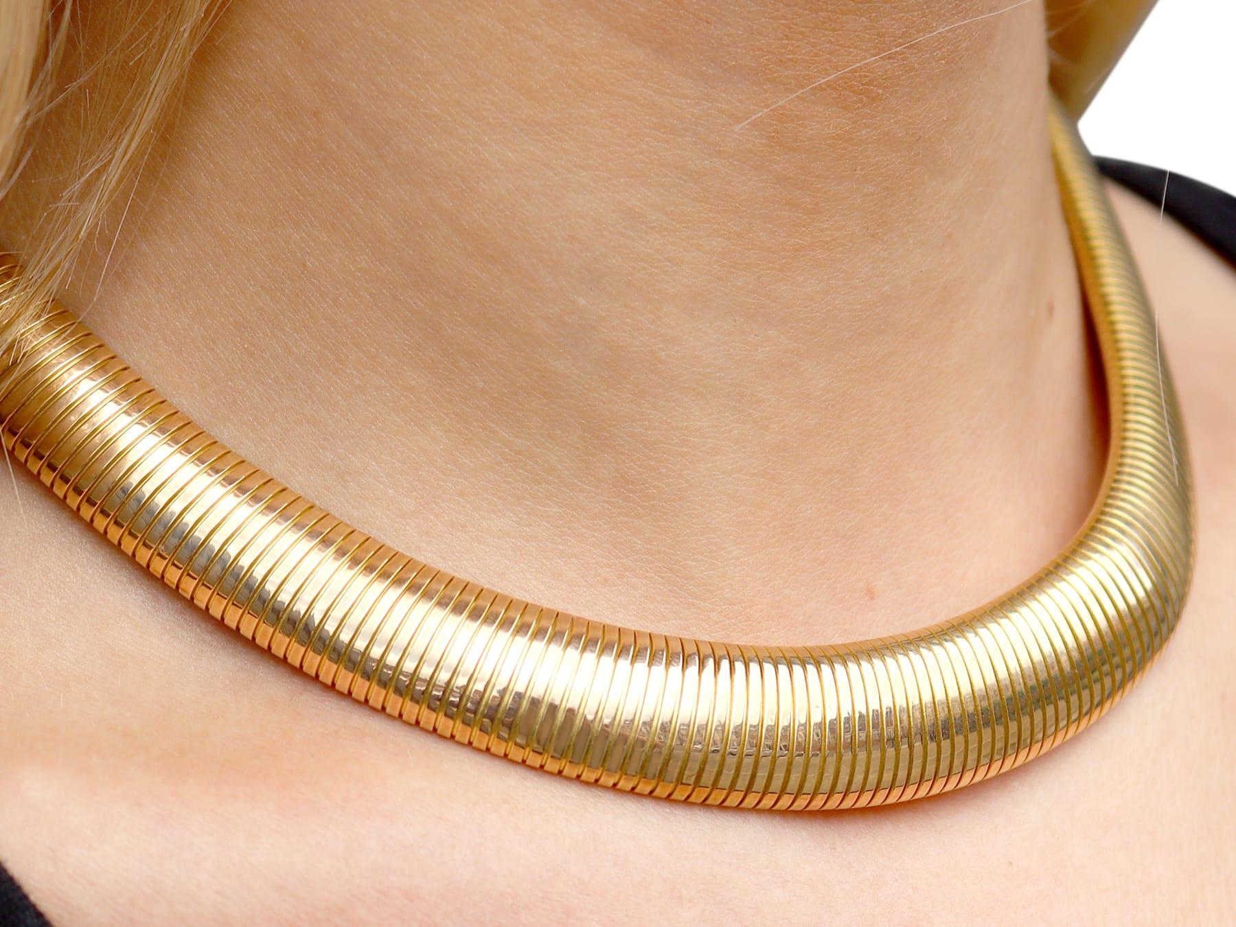 Collier à collerettes vintage en or jaune 18k Circa Vintage 1950 en vente 5