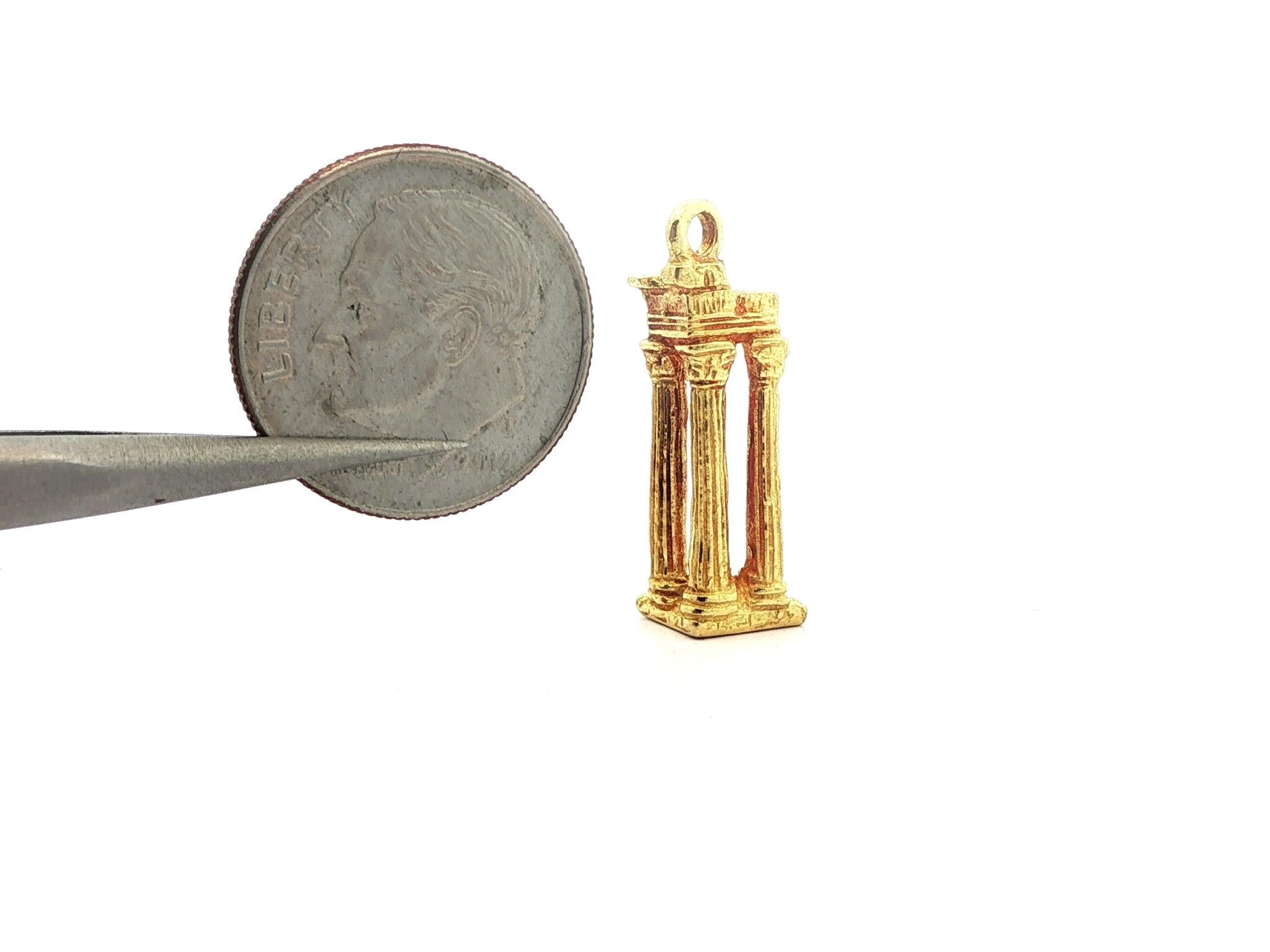 Ciondolo da collezione d'epoca in oro giallo 18 carati con colonna del tempio greco di Apollo in vendita 1