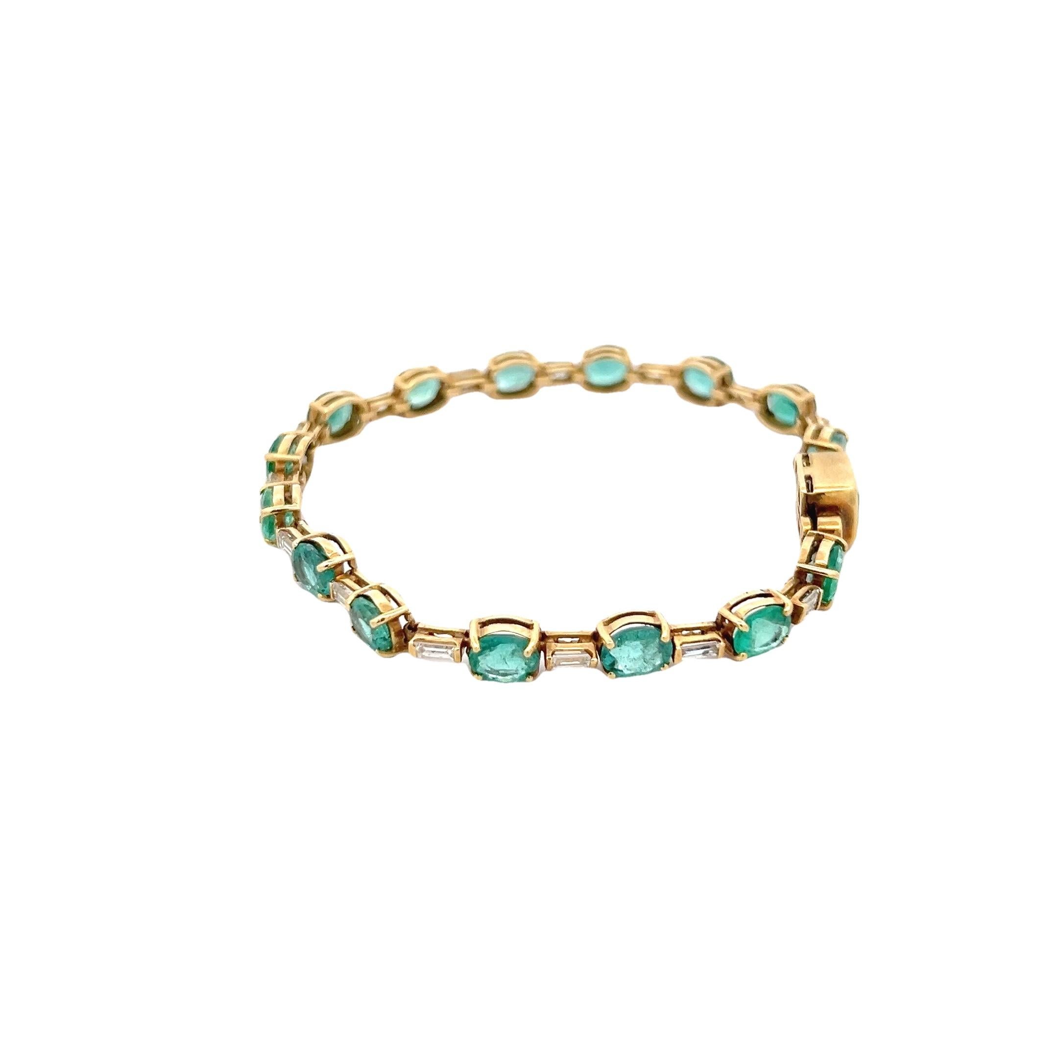 Oval Cut Vintage 18K Yellow Gold Colombian Emerald and Diamond Line Bracelet For Sale