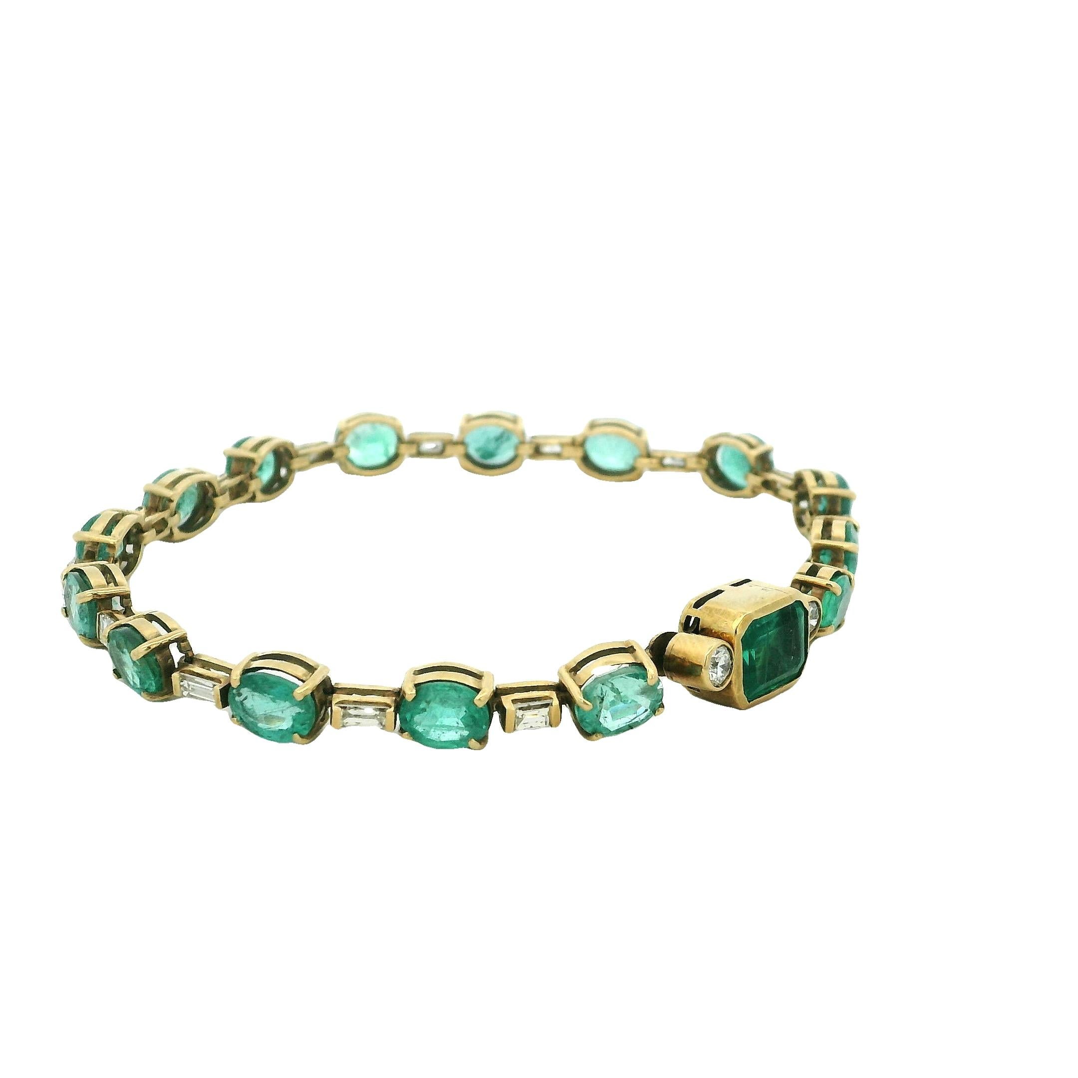 Vintage 18K Yellow Gold Colombian Emerald and Diamond Line Bracelet For Sale 1