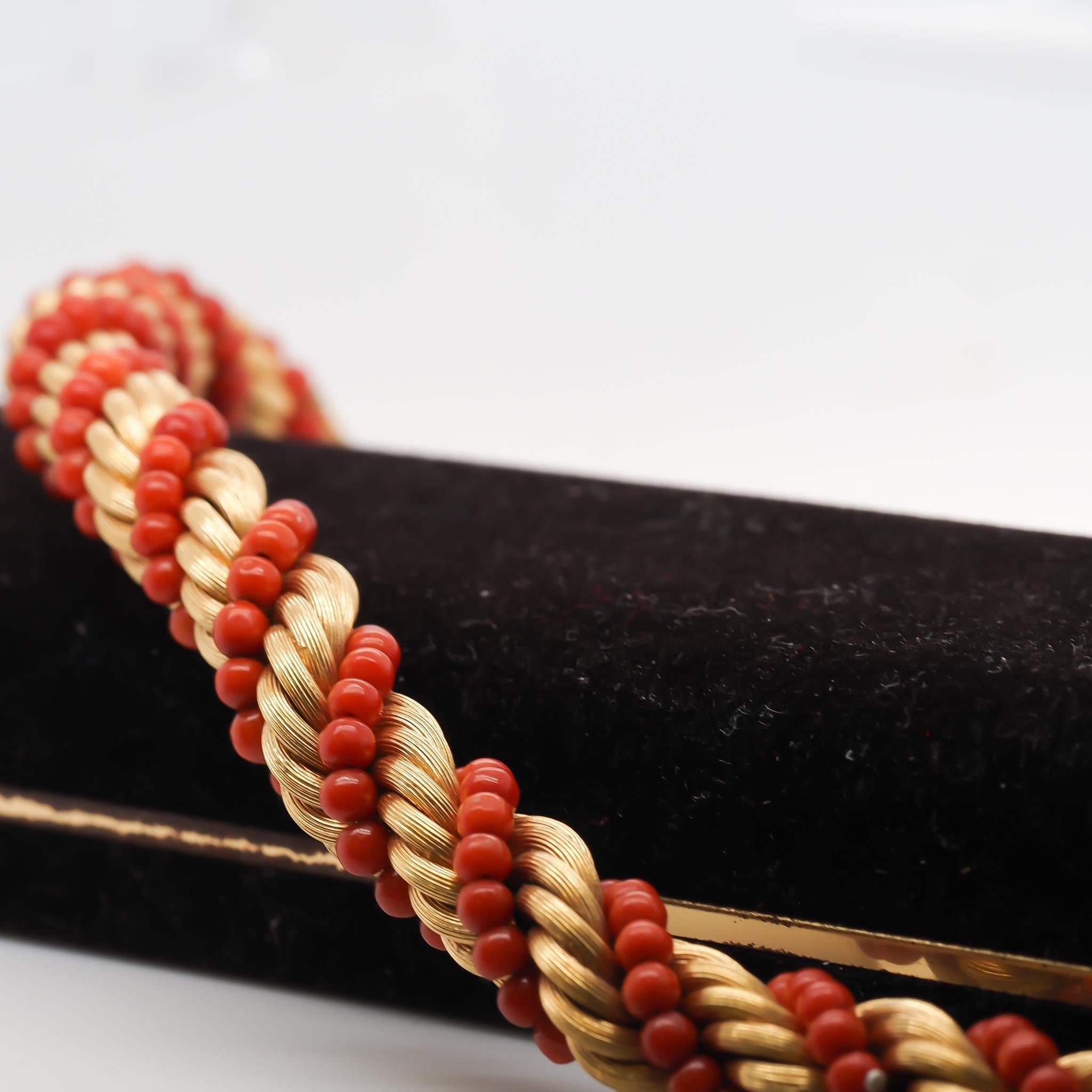 Vintage 18K Yellow Gold Coral Bead Braided Bracelet In Good Condition For Sale In Hicksville, NY