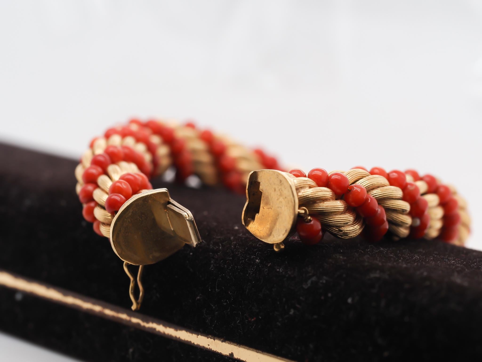 Women's Vintage 18K Yellow Gold Coral Bead Braided Bracelet For Sale