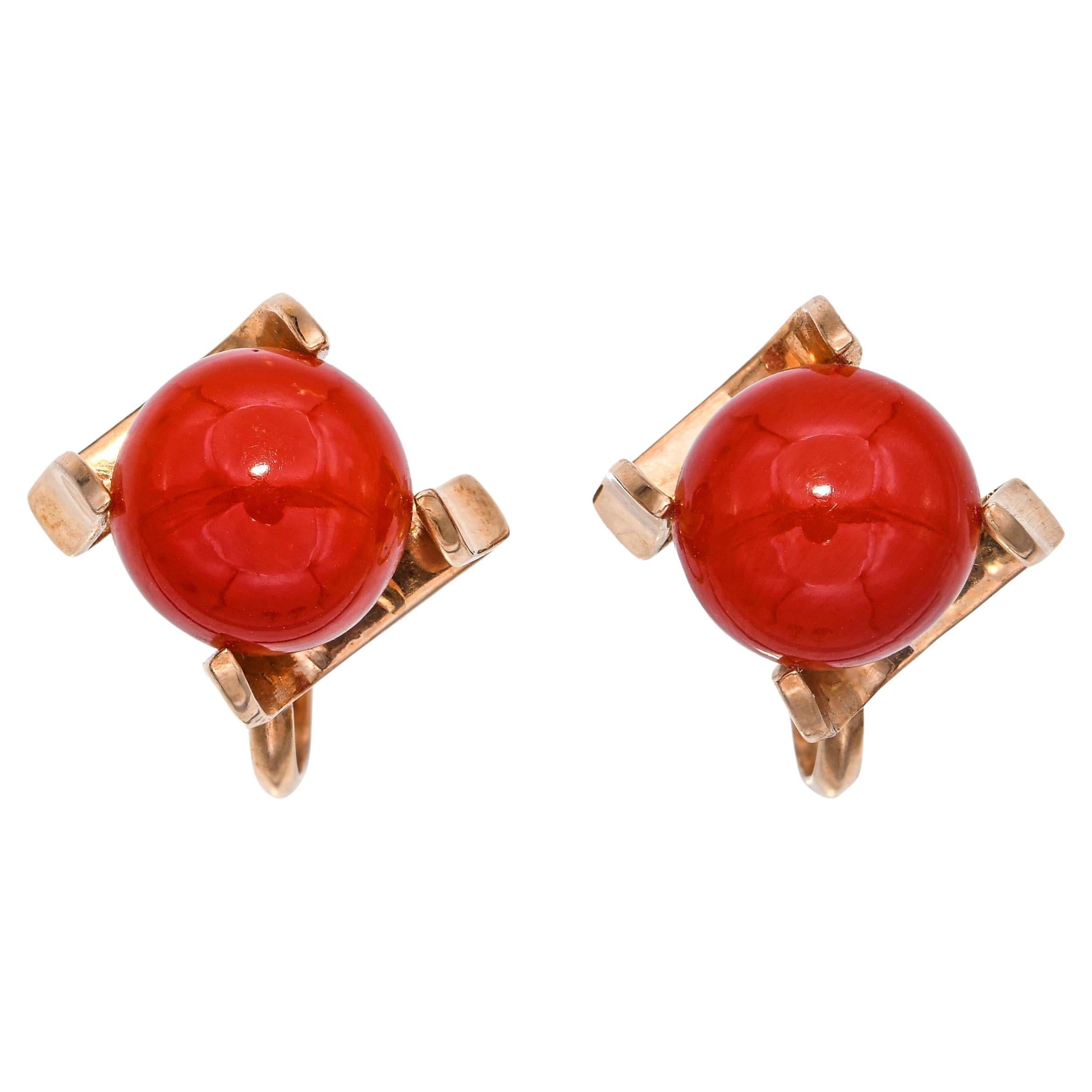 Boucles d'oreilles vintage en or jaune 18k avec corail à vis