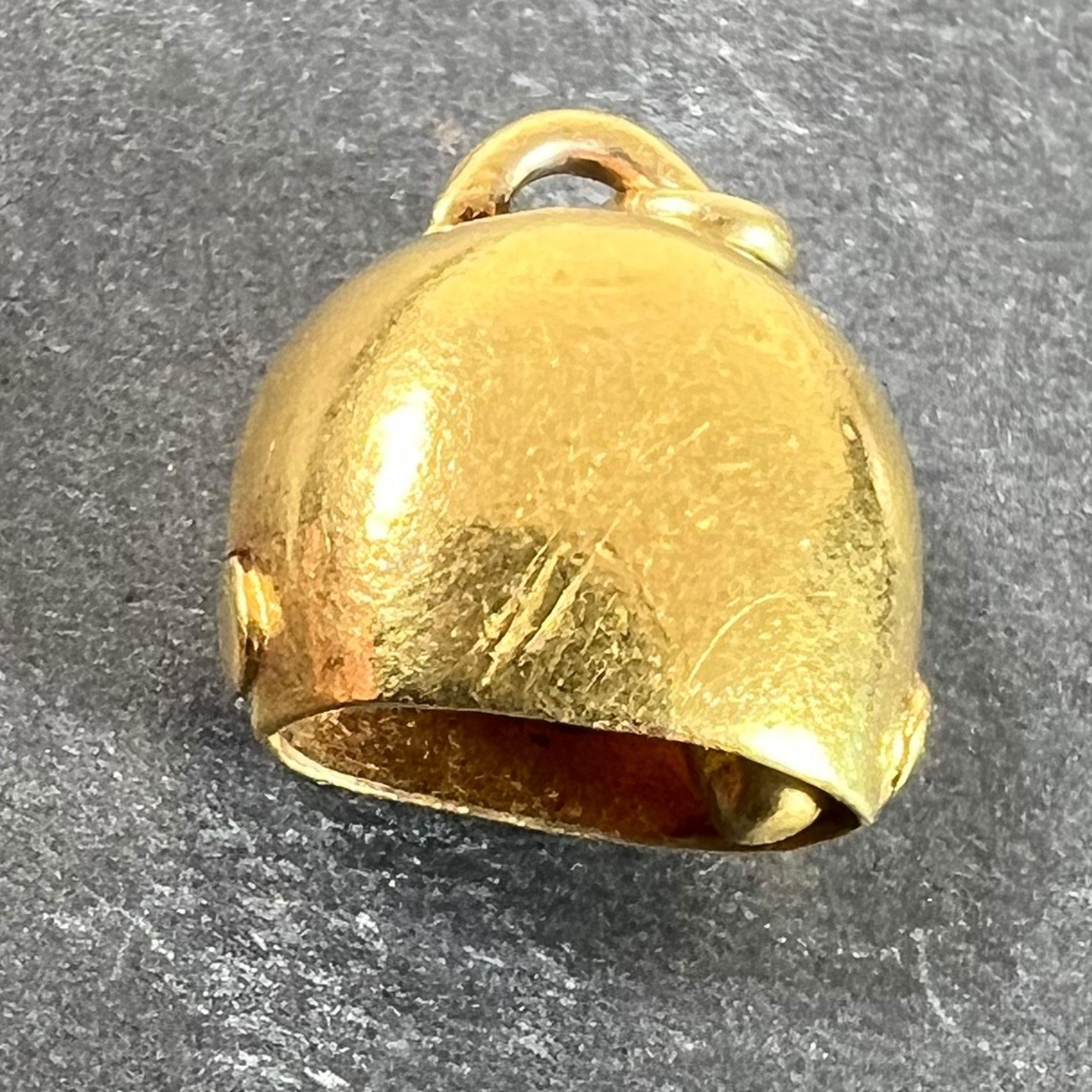Vintage 18K Yellow Gold Cow Bell Charm Pendant In Good Condition For Sale In London, GB