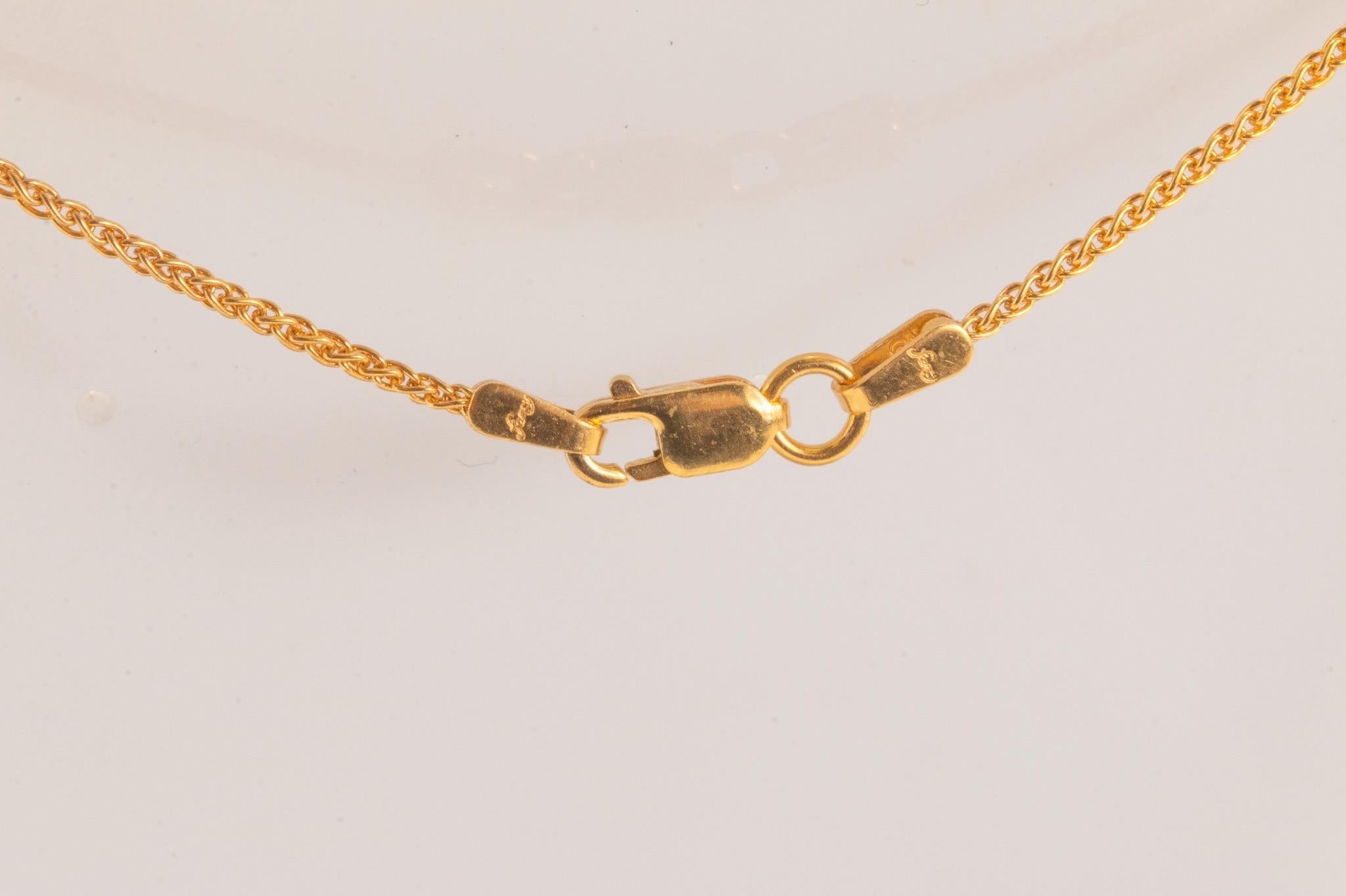 Collier vintage avec pendentif croix en or jaune 18k en vente 1